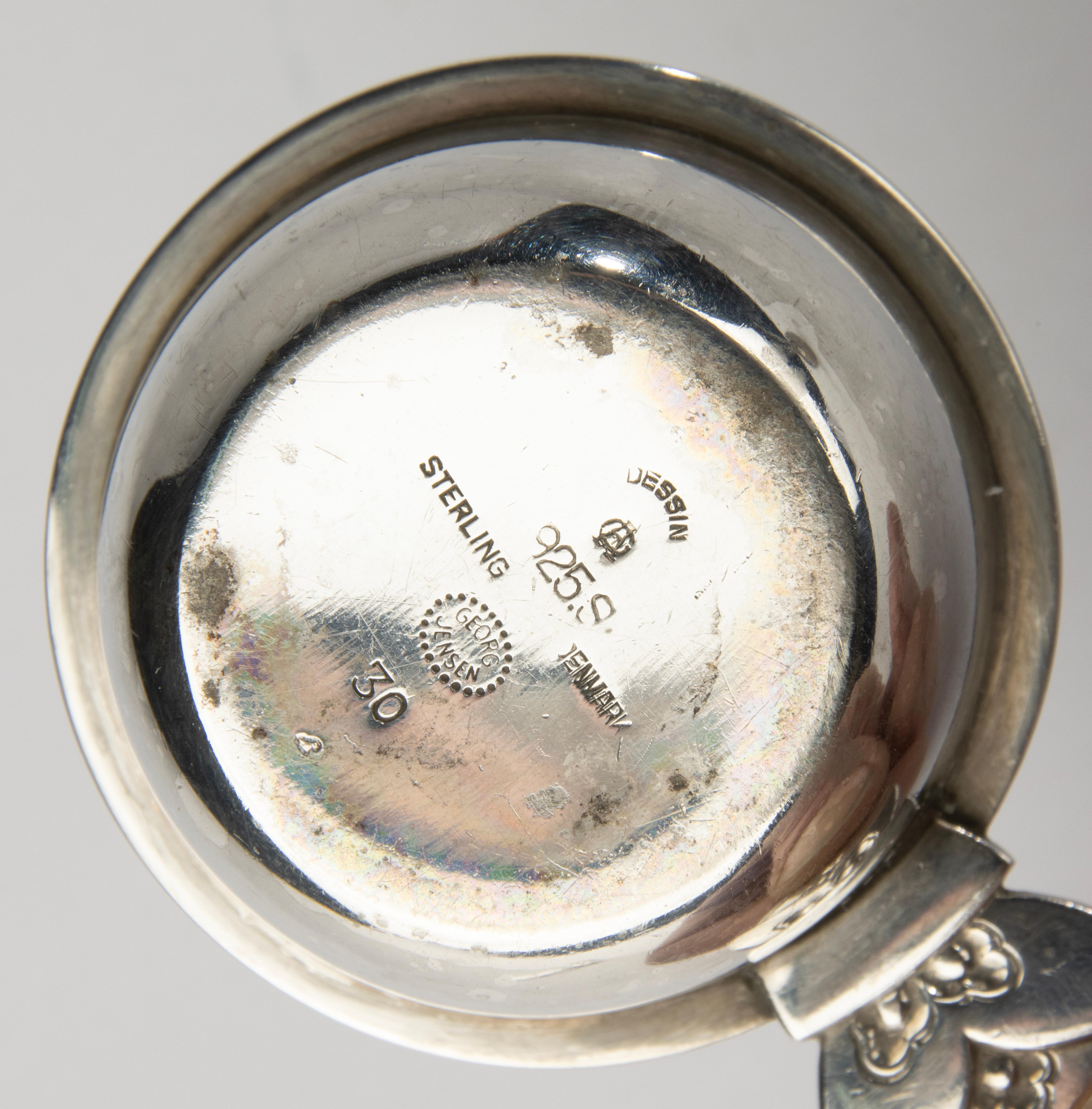 Salero de plata de ley con cuchara para sal - Georg Jensen en Bueno estado para la venta en Casteren, Noord-Brabant