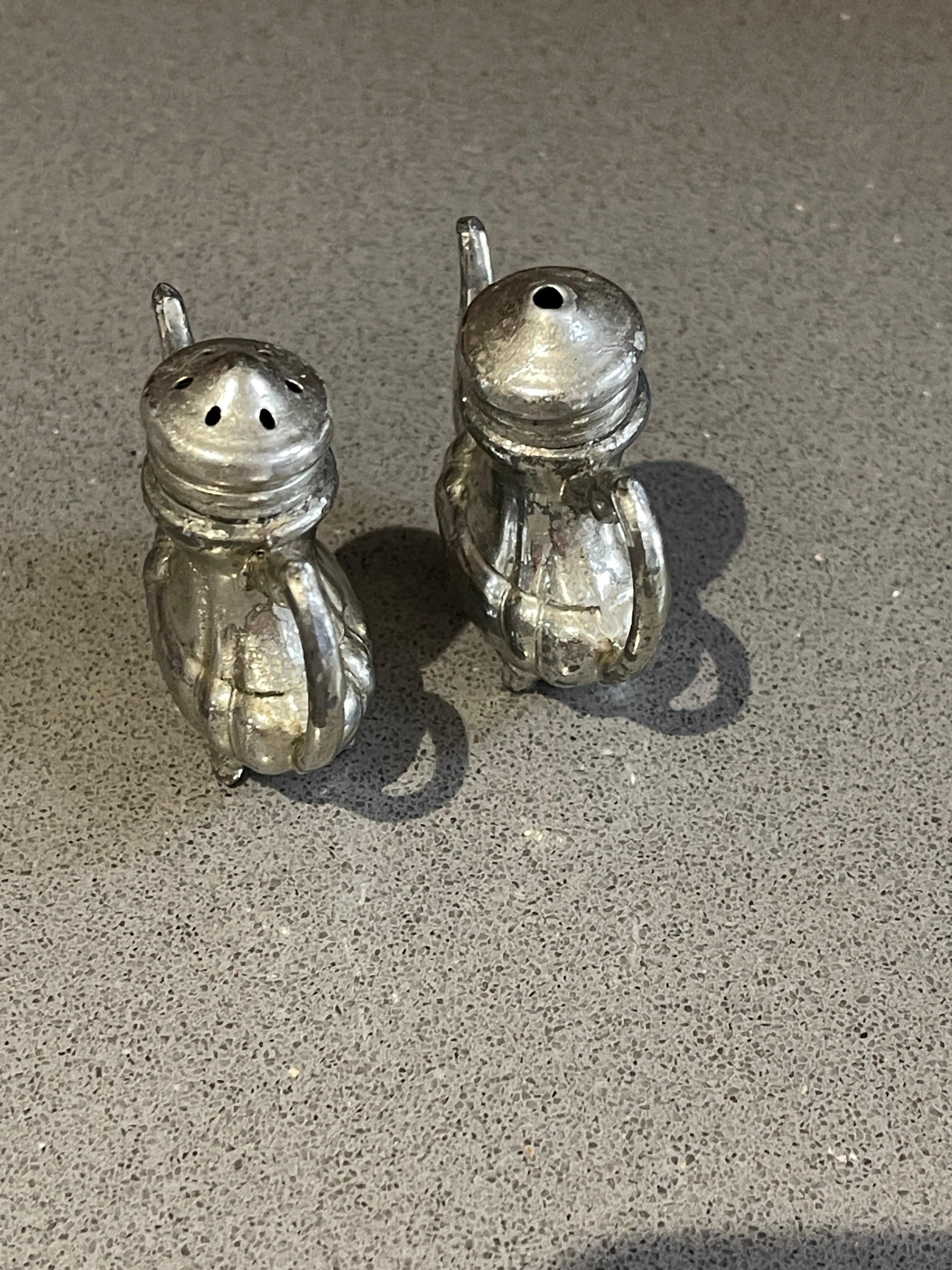 Early 20th Century Sterling silver Salt & Pepper shaker, Antique pair of salt cellar For Sale