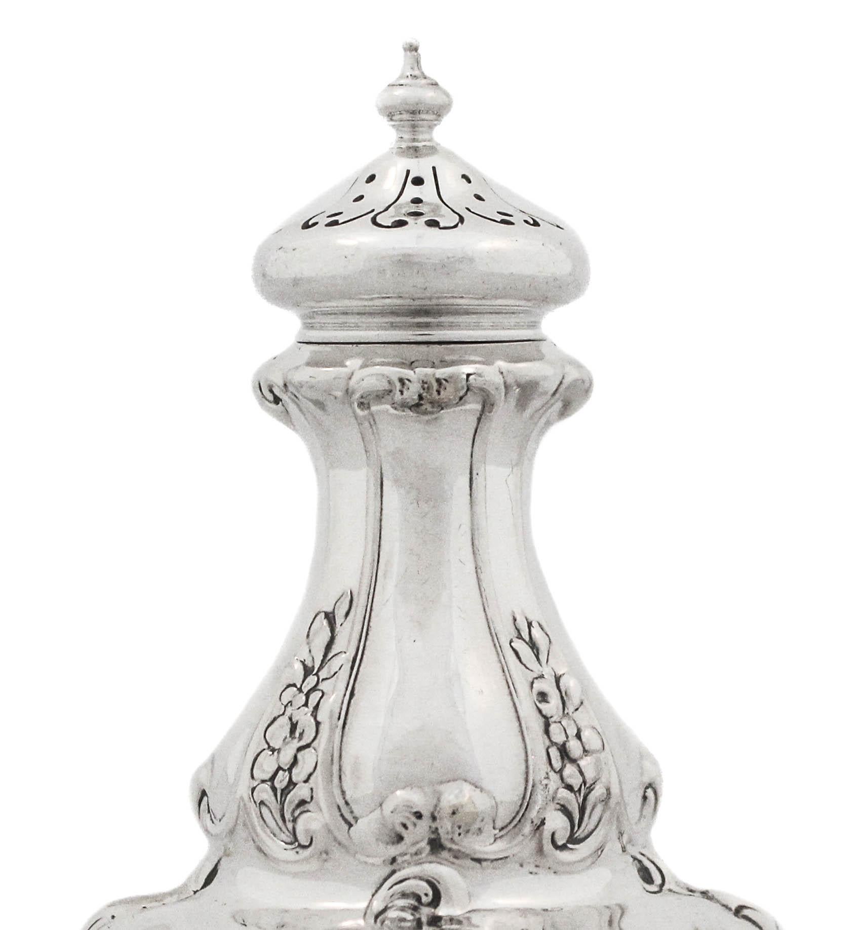 Sterling Silver Salt Shakers, circa 1900 In Excellent Condition For Sale In Brooklyn, NY