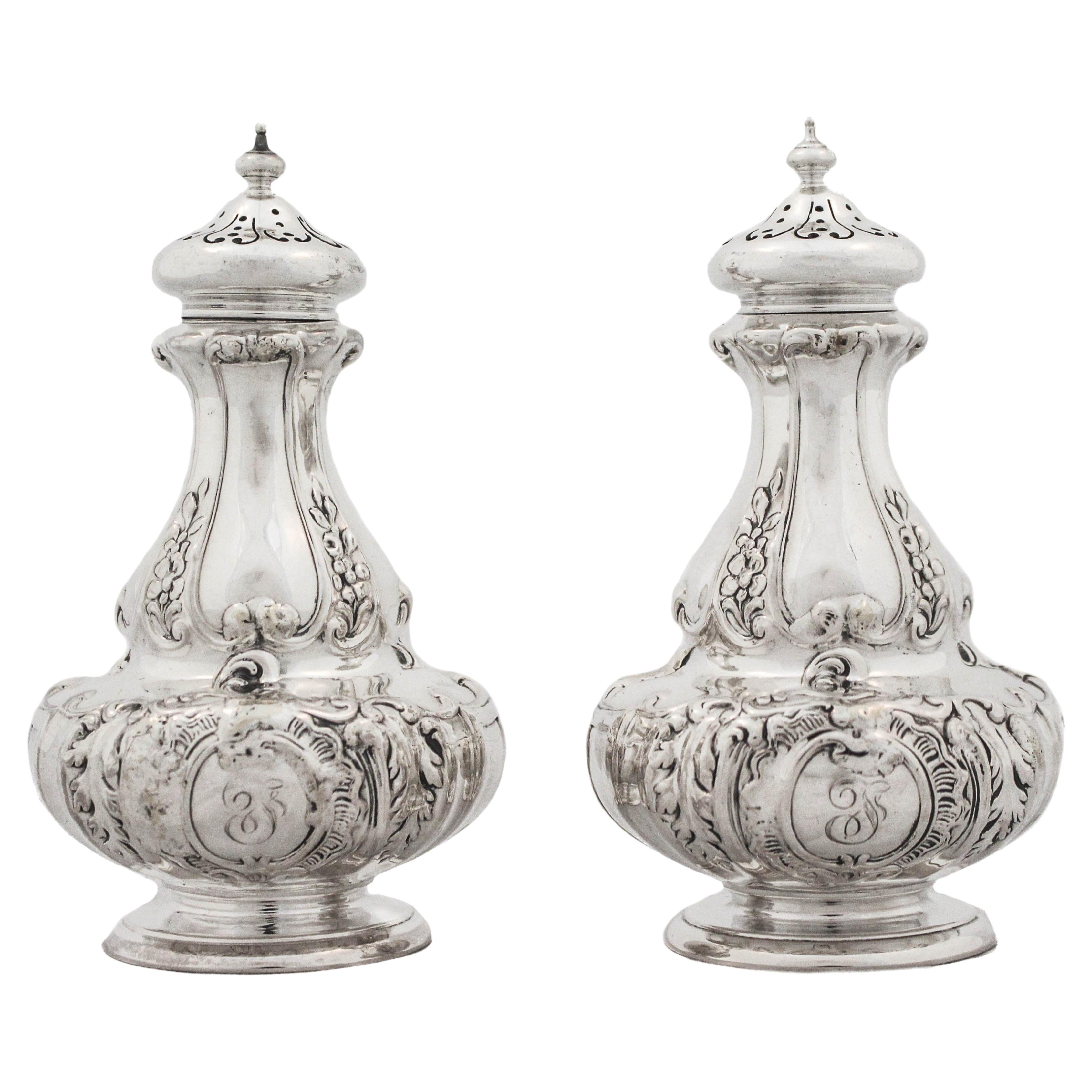 Sterling Silver Salt Shakers, um 1900 im Angebot