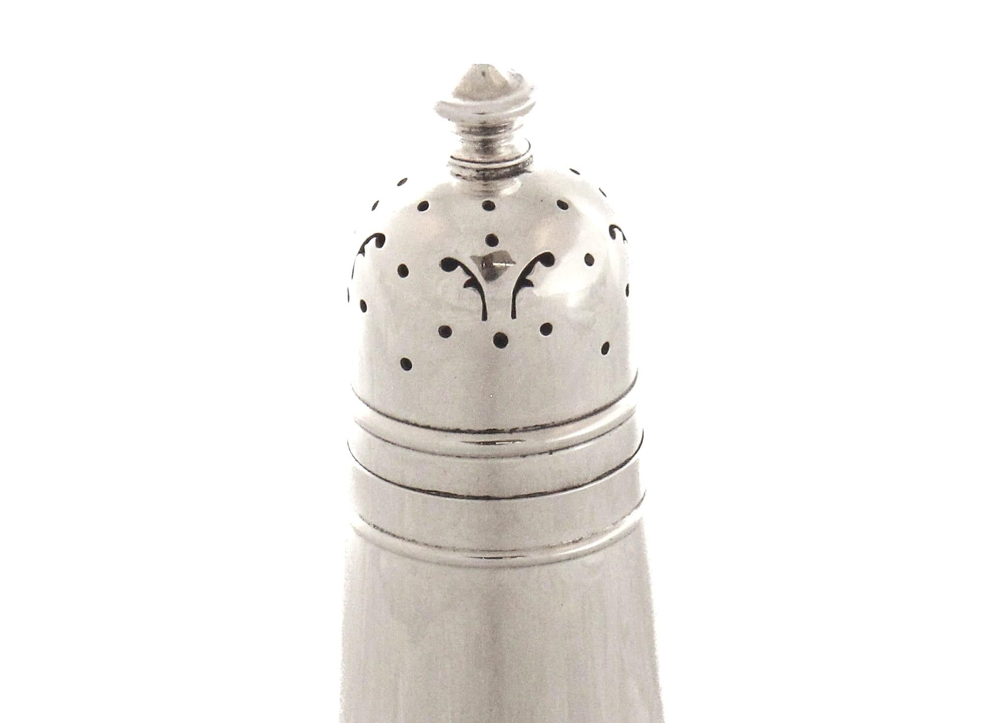 Americano Sterling Silver Salt Shakers in vendita