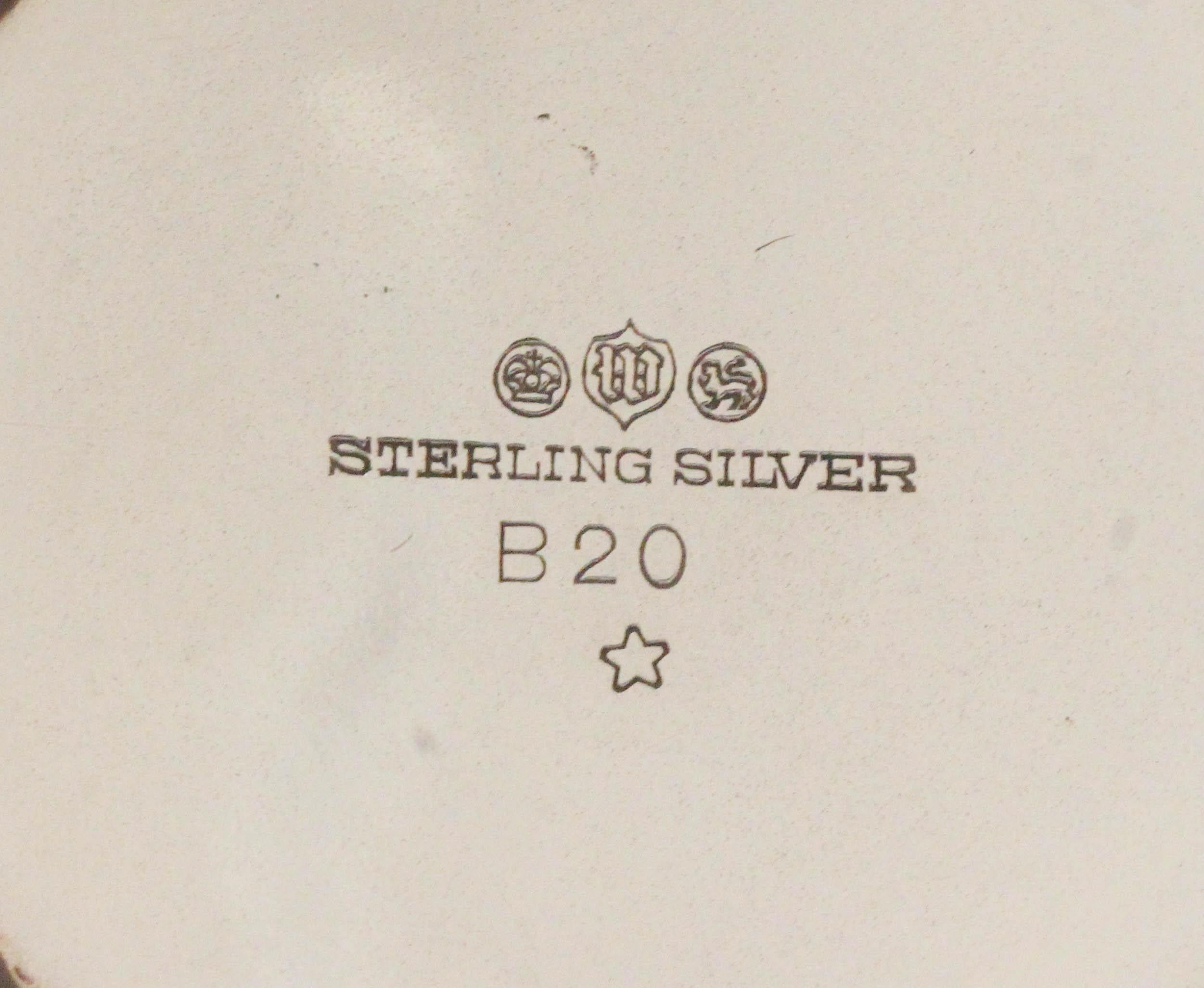 Metà XX secolo Sterling Silver Salt Shakers in vendita