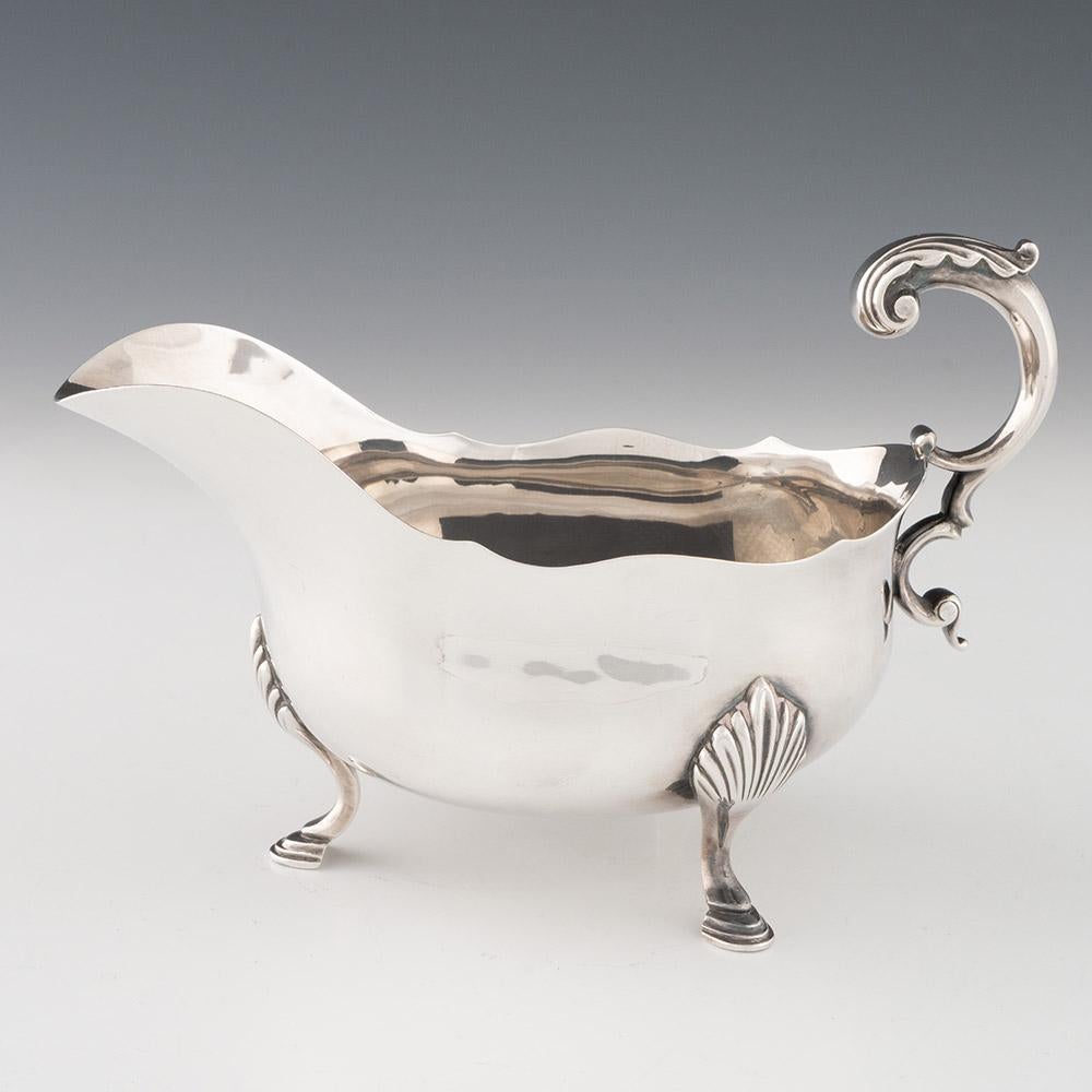 Heading : Sterling silver sauce boat with scrolled handle
Date : Hallmarked in Sheffield in 1906 or the Atkin Brothers
Period : Edward VII
Origin : Sheffield, England
Decoration : Scrolled handle with acanthus leaf thumb piece. Three terraced feet