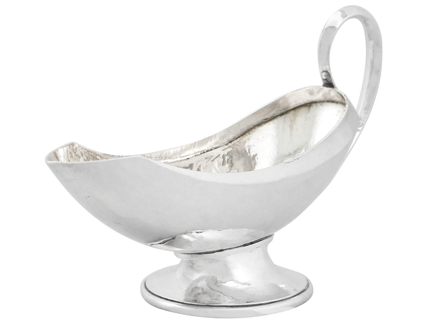 Omar Ramsden Sterling Silver Sauceboats In Excellent Condition In Jesmond, Newcastle Upon Tyne