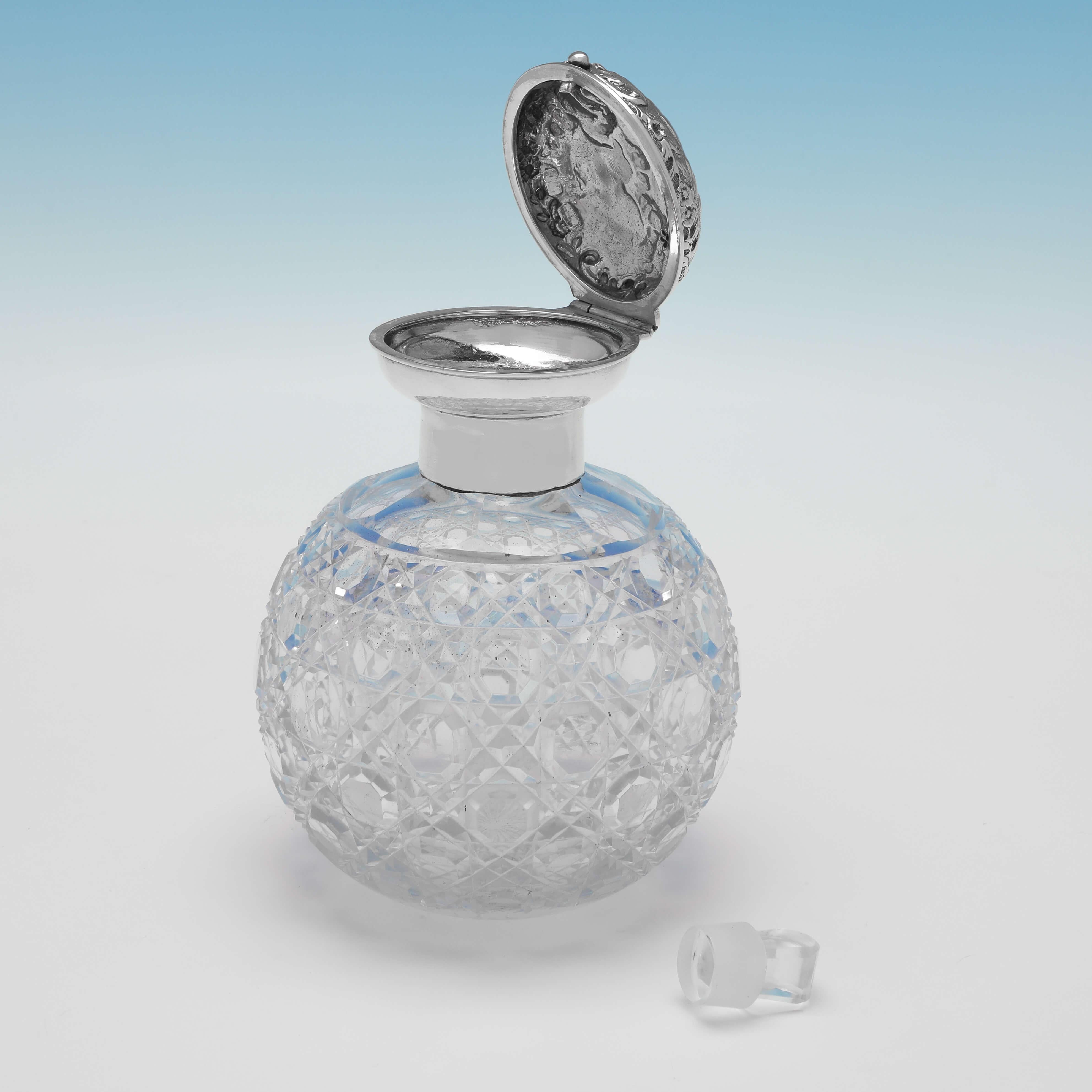 English Edwardian Antique Sterling Silver Scent Bottle, Mappin & Webb, London, 1902 