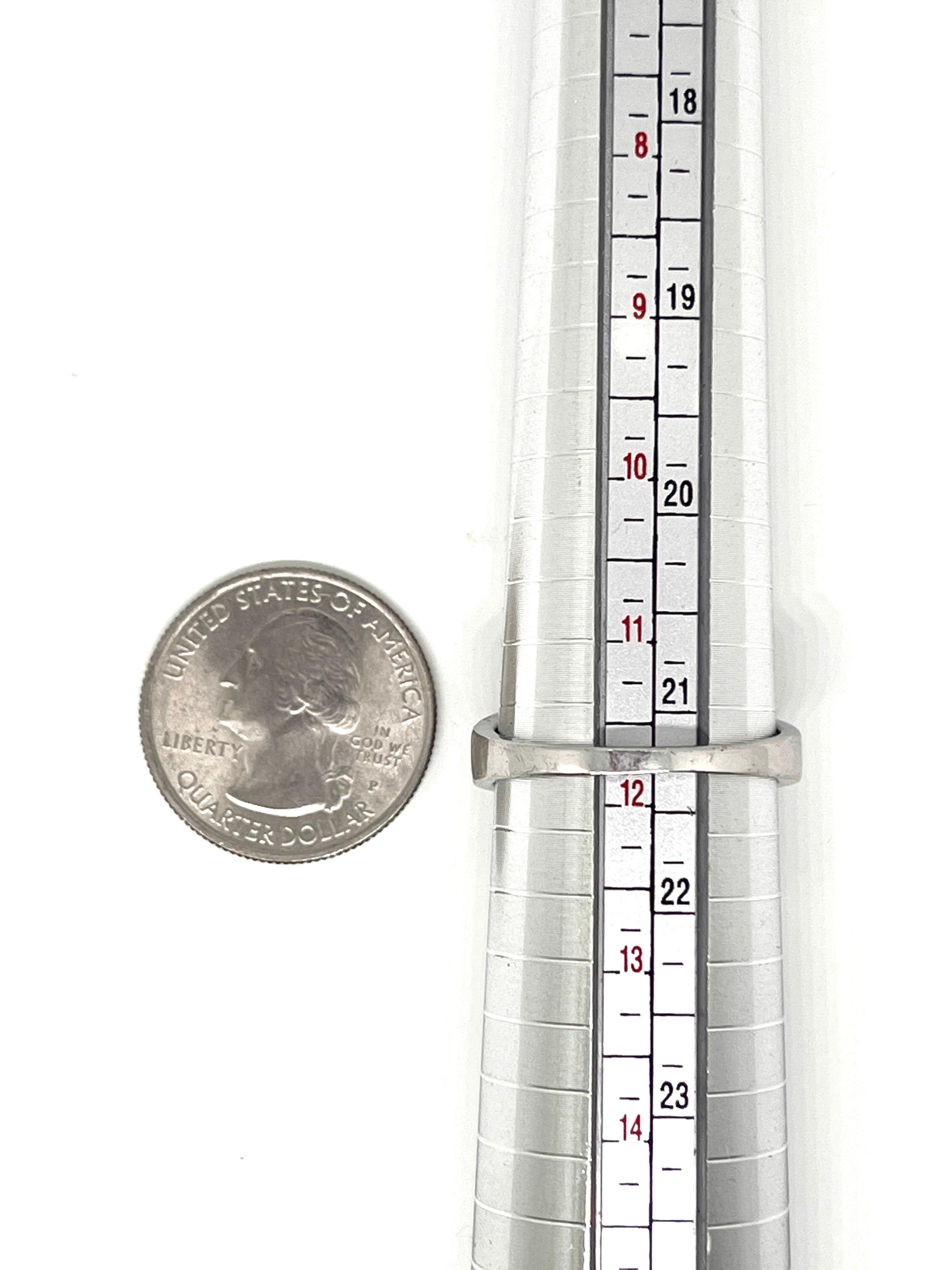 Sterling Silver Scissor-cut Hematite Ring, Clear CZ accent stones, Size 11.75 For Sale 4