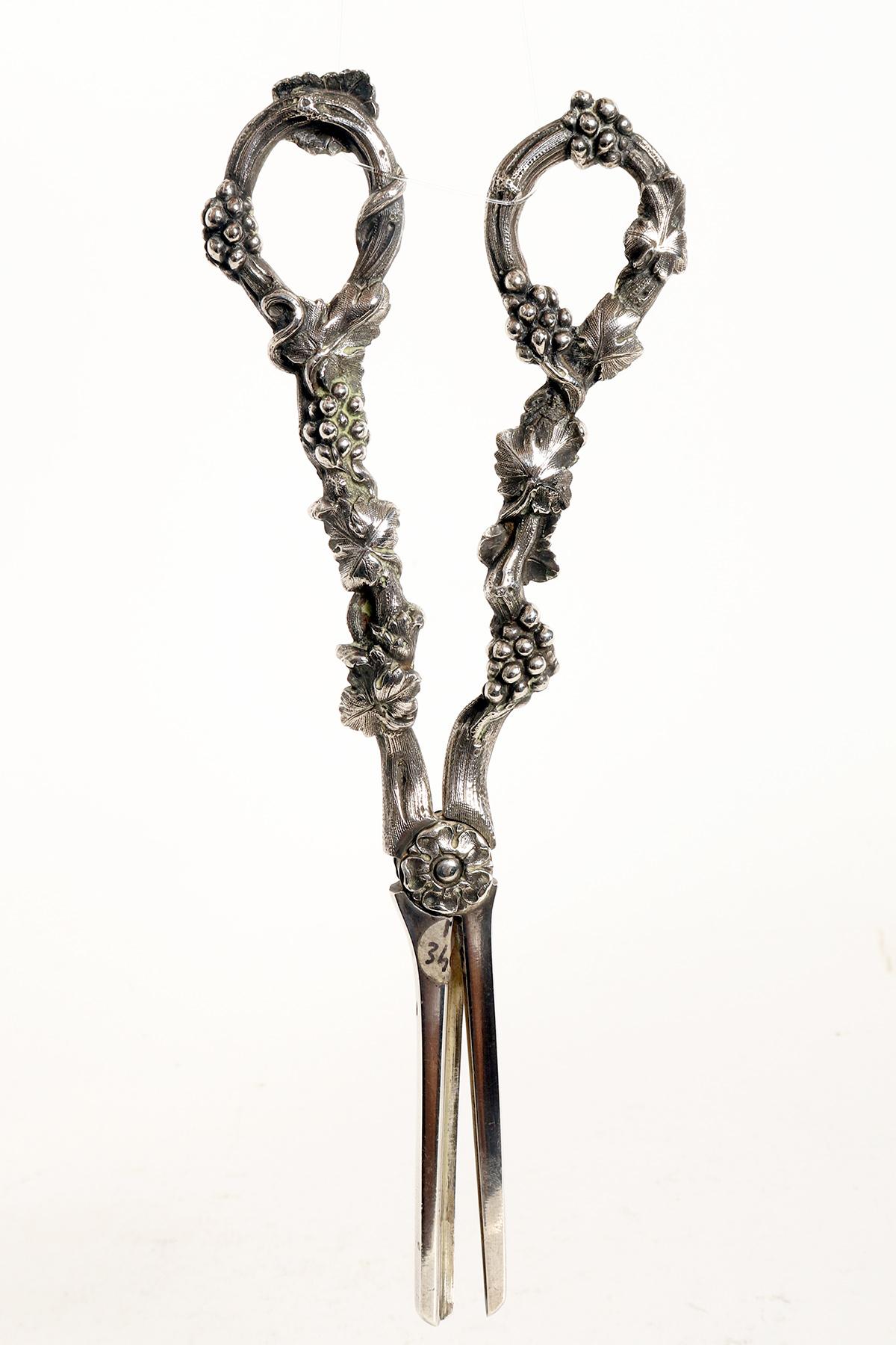 Sterling Silver Scissors to Cut the Stems of the Bunches of Grapes, USA 1860 In Good Condition For Sale In Milan, IT
