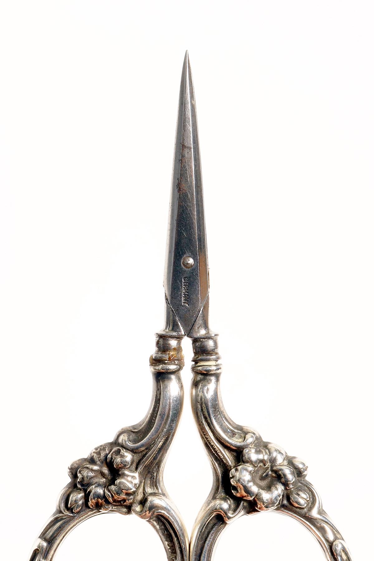 Sterling Silver Scissors to Cut the Stems of the Bunches of Grapes, USA, 1900 In Good Condition For Sale In Milan, IT