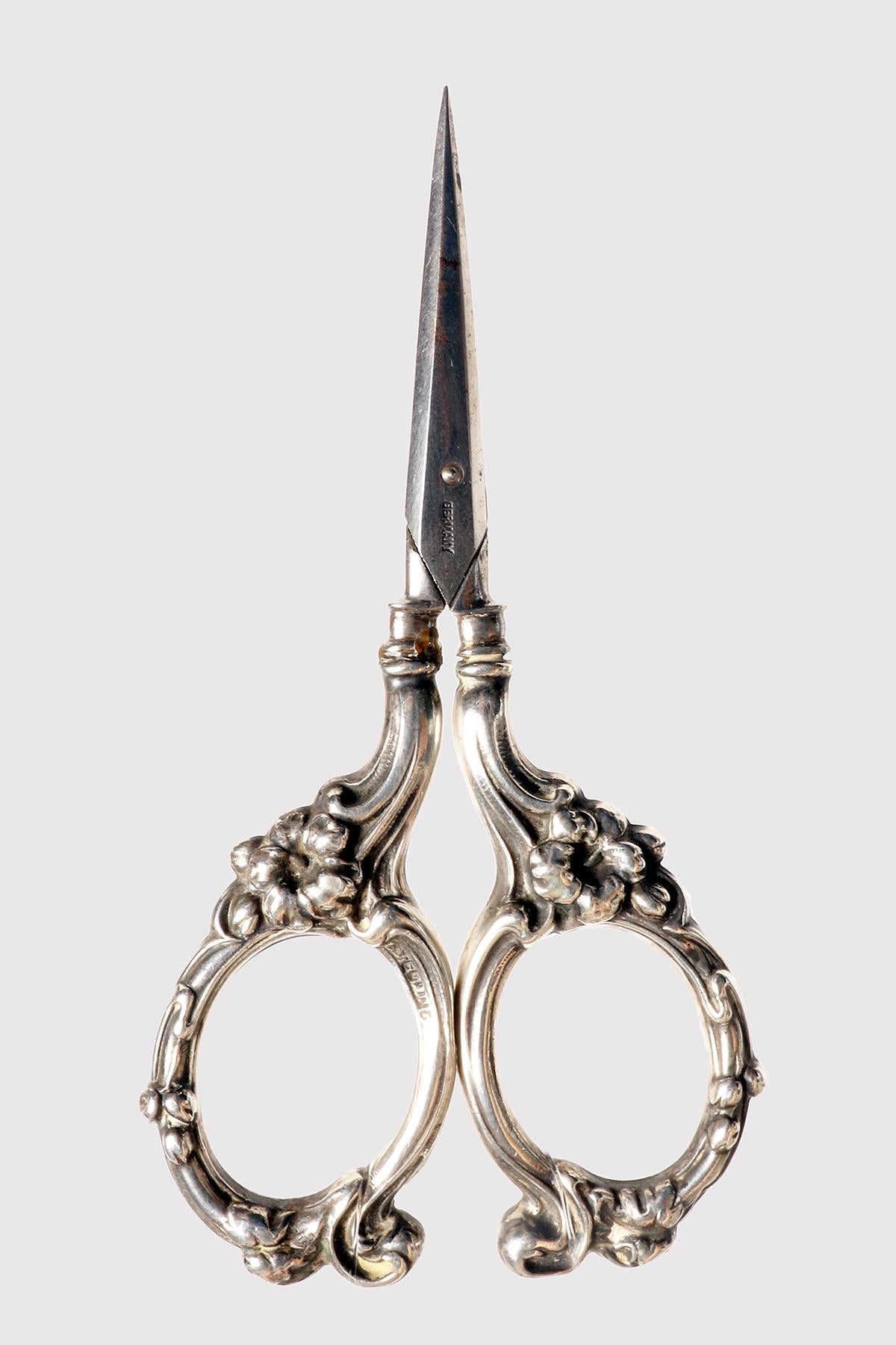 Sterling Silver Scissors to Cut the Stems of the Bunches of Grapes, USA, 1900 For Sale 2