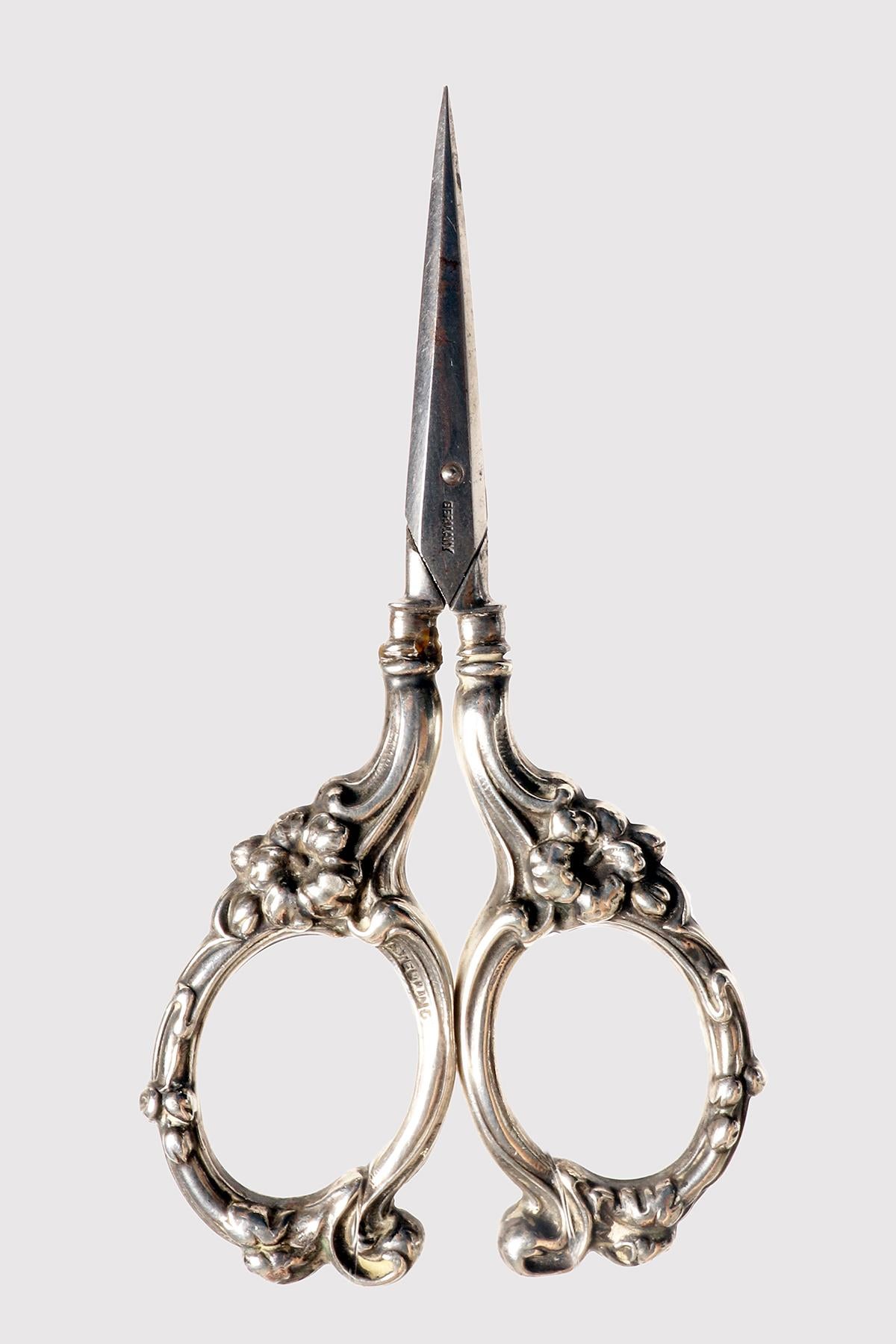 Tijeras de plata de ley para cortar los tallos de los racimos de uvas. EEUU 1900 Plata esterlina en venta