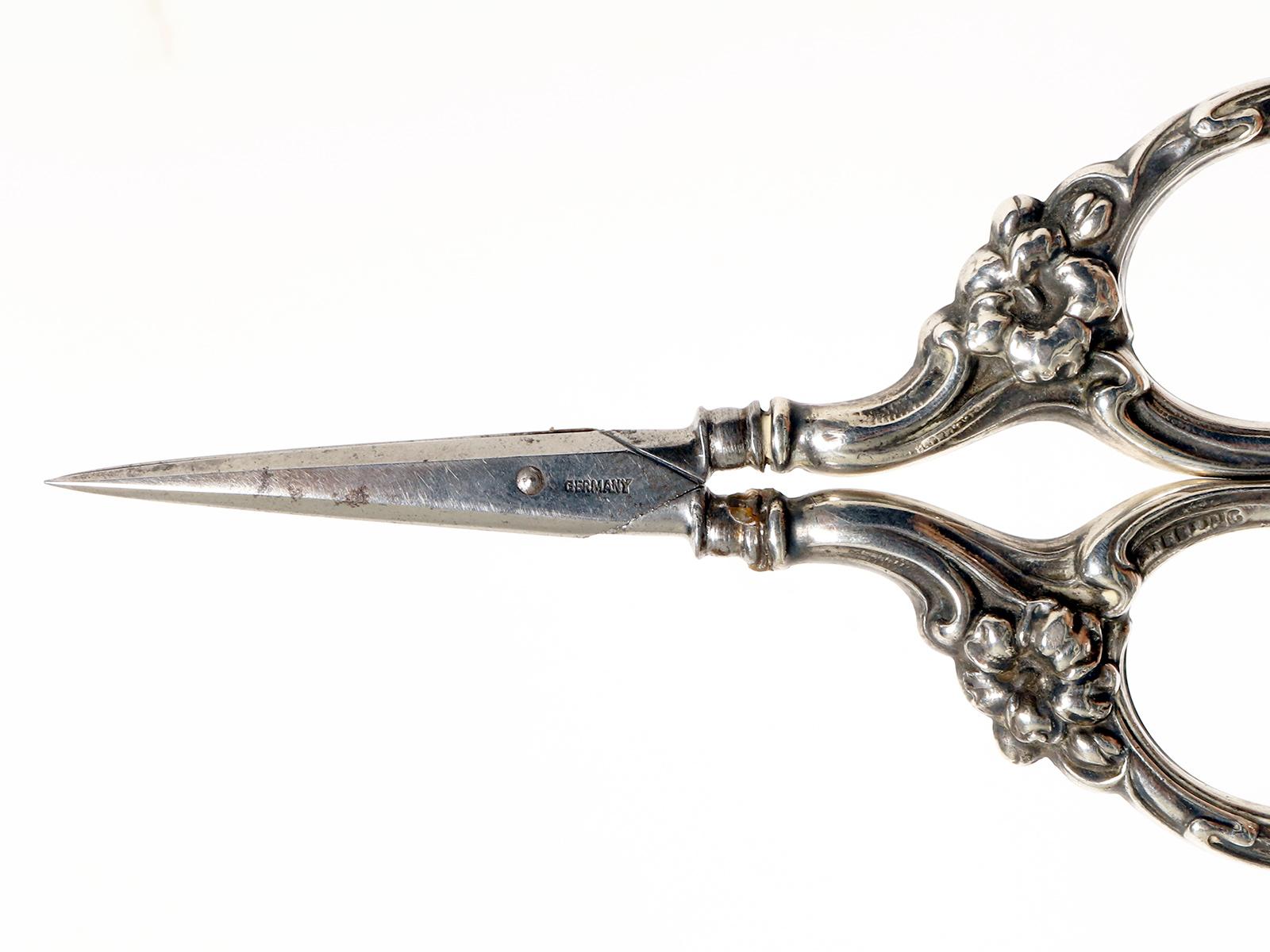Tijeras de plata de ley para cortar los tallos de los racimos de uvas. EEUU 1900 en venta 1