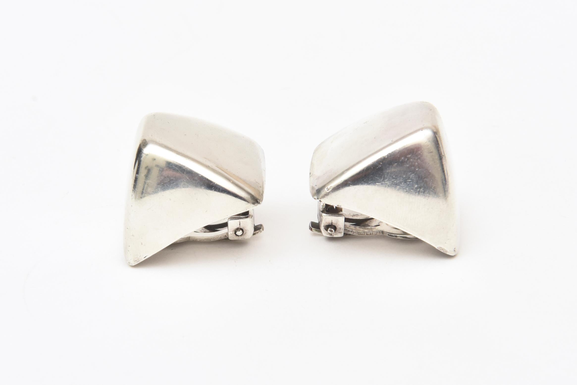 Sterling Silver Sculptural Clip On Earrings Pair Of In Good Condition For Sale In North Miami, FL