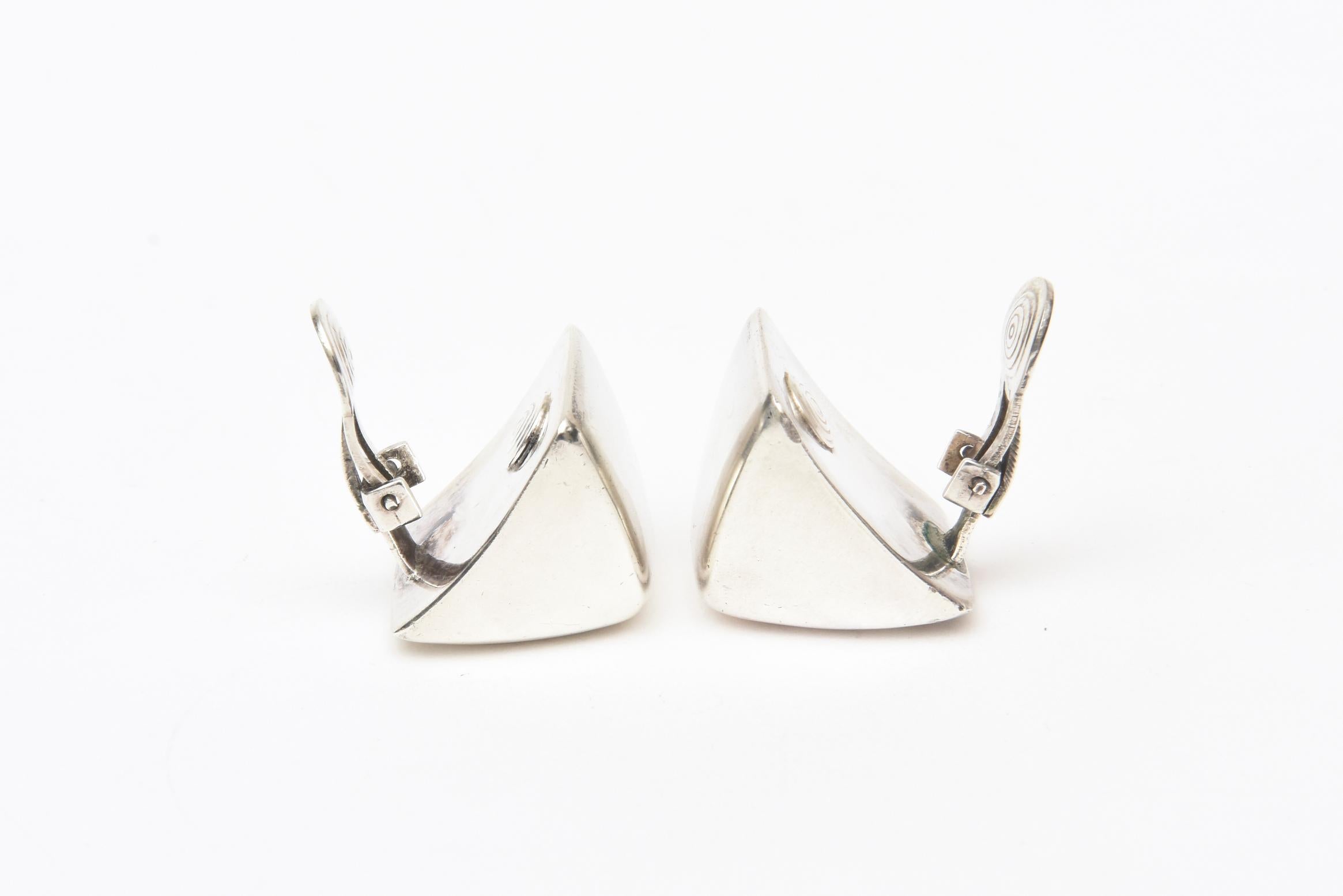 Sterling Silber skulpturale Clip auf Ohrringe Paar von Vintage im Angebot 1