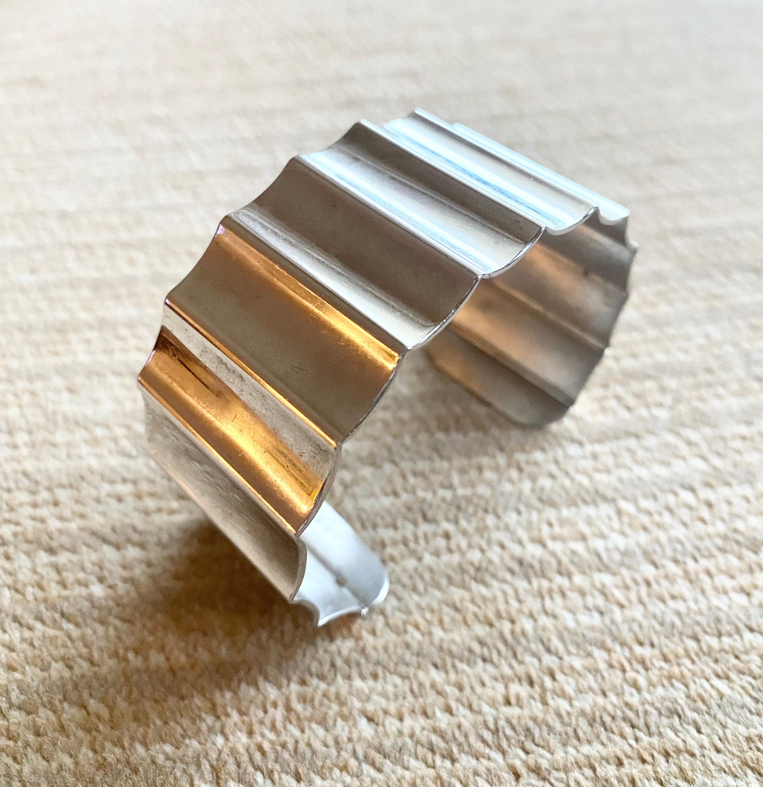 Moderno Bracciale scultoreo in argento 925 in vendita