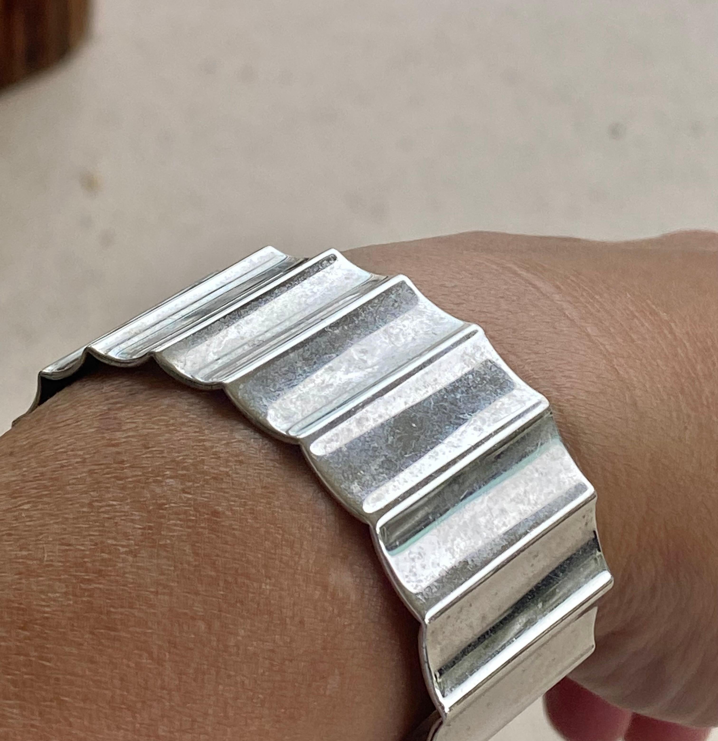 Fatto a mano Bracciale scultoreo in argento 925 in vendita