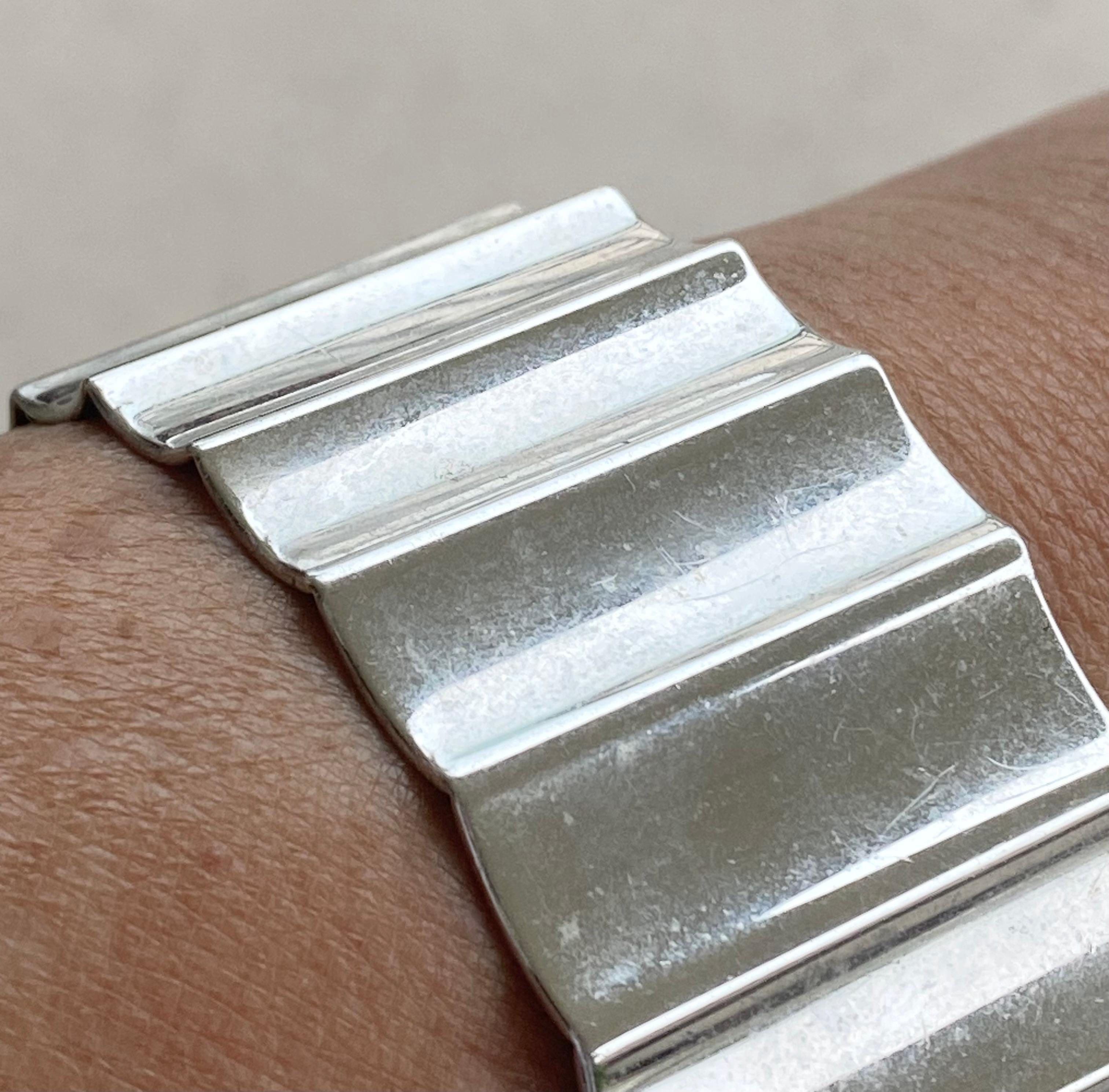 Bracciale scultoreo in argento 925 In condizioni buone in vendita a Round Top, TX