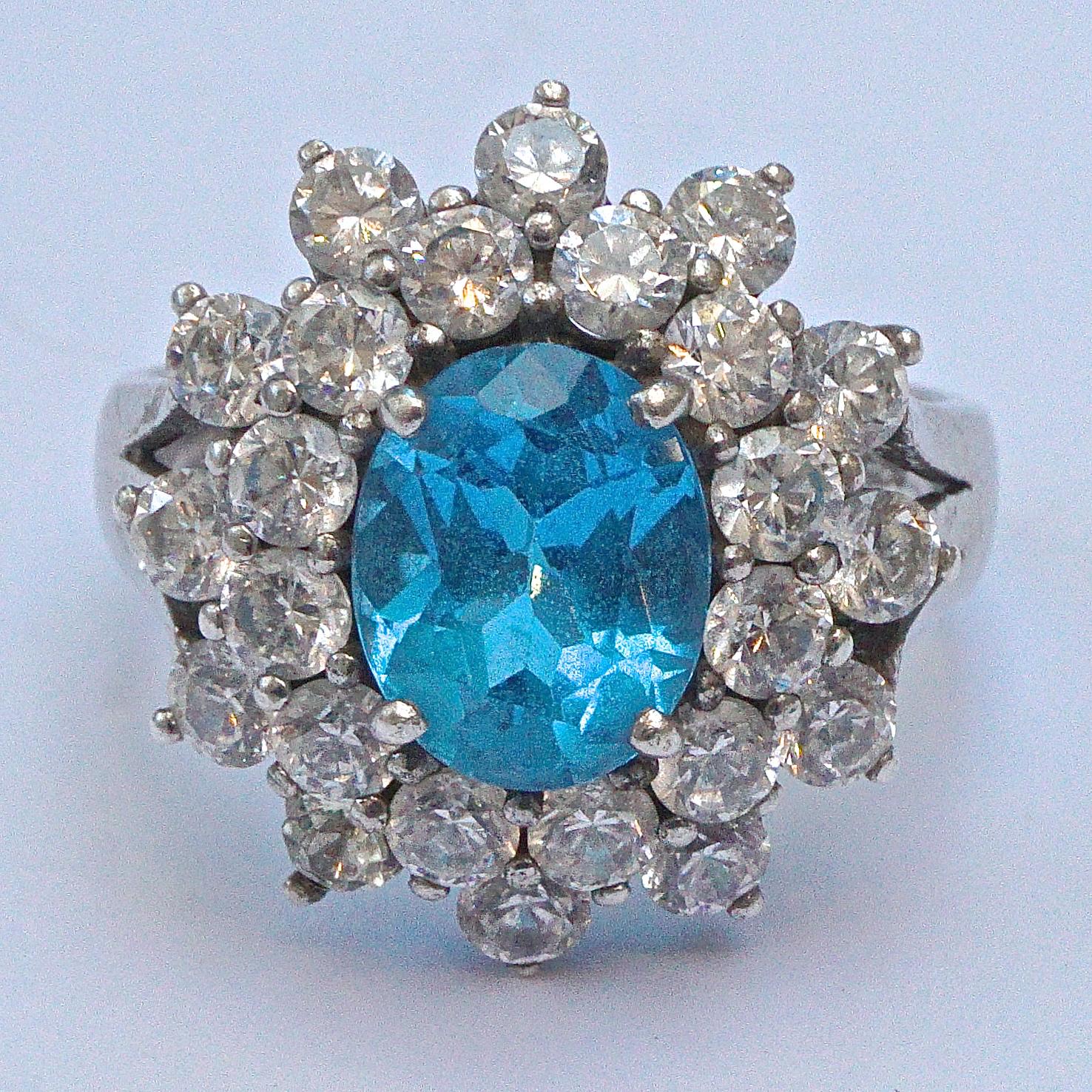 Sterling Silver Sea Blue and Clear Rhinestone Cluster Ring In Good Condition For Sale In London, GB