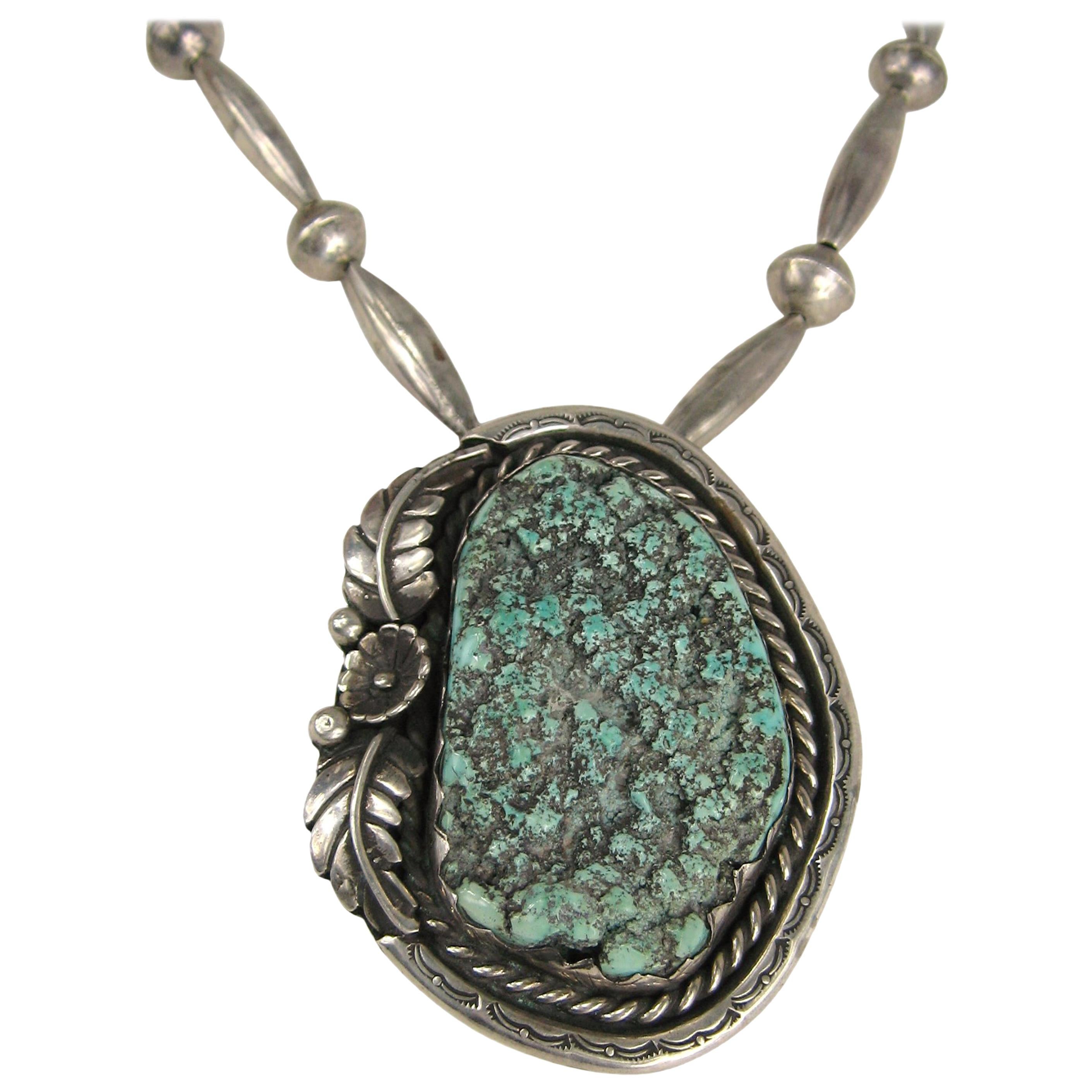  Collier pendentif Navajo en argent sterling avec turquoise écume de mer et vieille patte  en vente