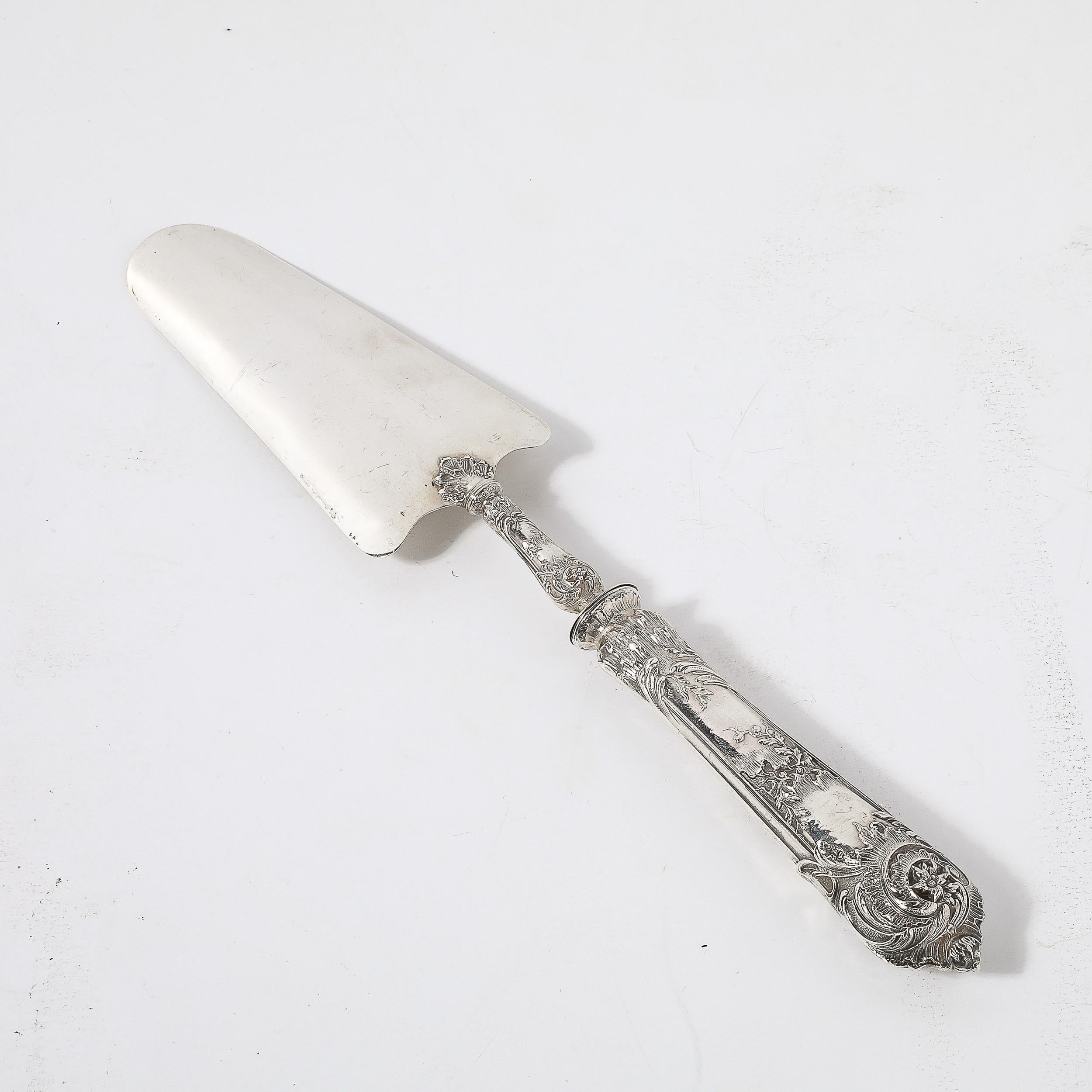 Servidor de plata de ley con detalles ornamentados grabados Delheid Fréres en venta 3