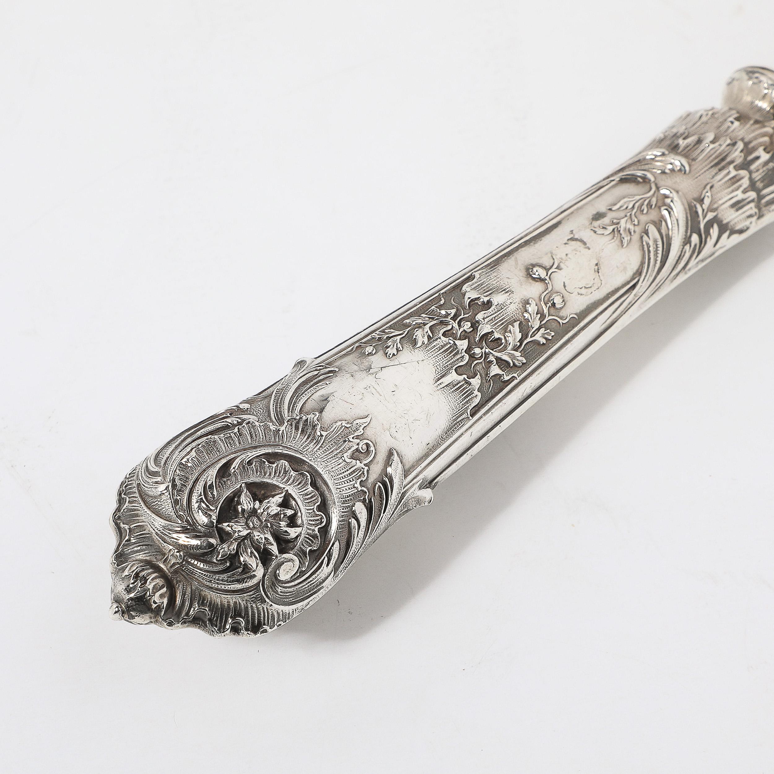 Servidor de plata de ley con detalles ornamentados grabados Delheid Fréres en venta 6