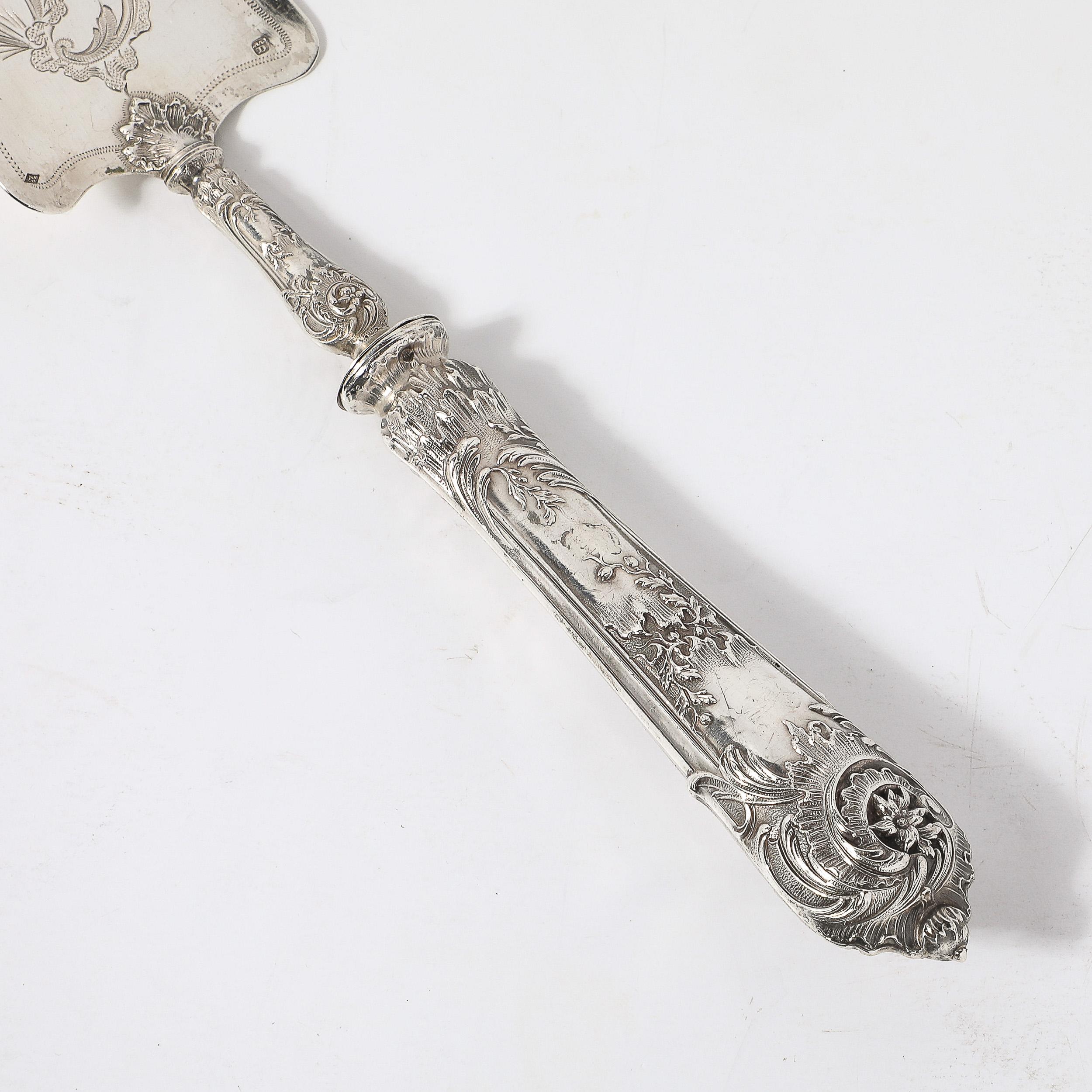 Servidor de plata de ley con detalles ornamentados grabados Delheid Fréres Belga en venta