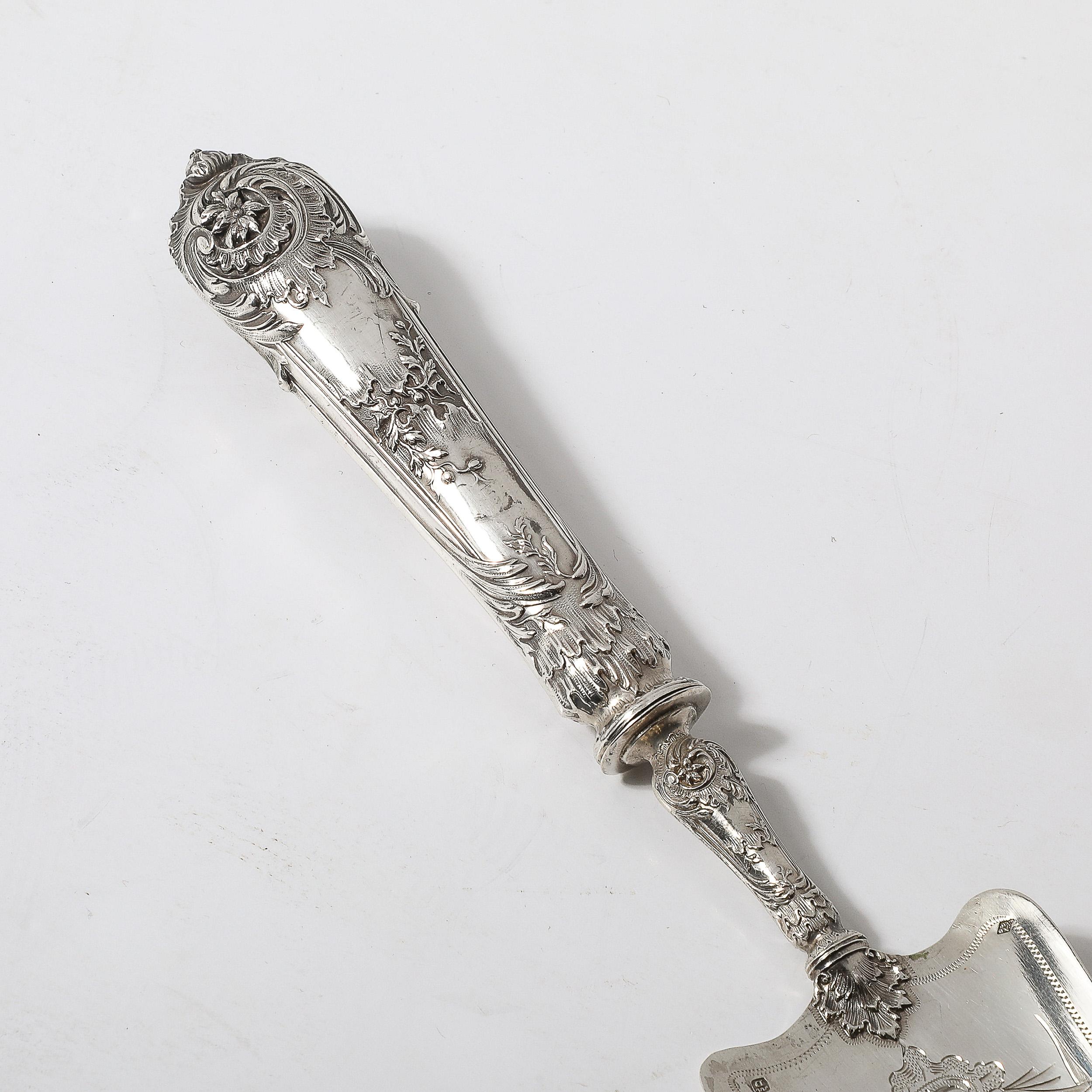 Servidor de plata de ley con detalles ornamentados grabados Delheid Fréres en venta 2
