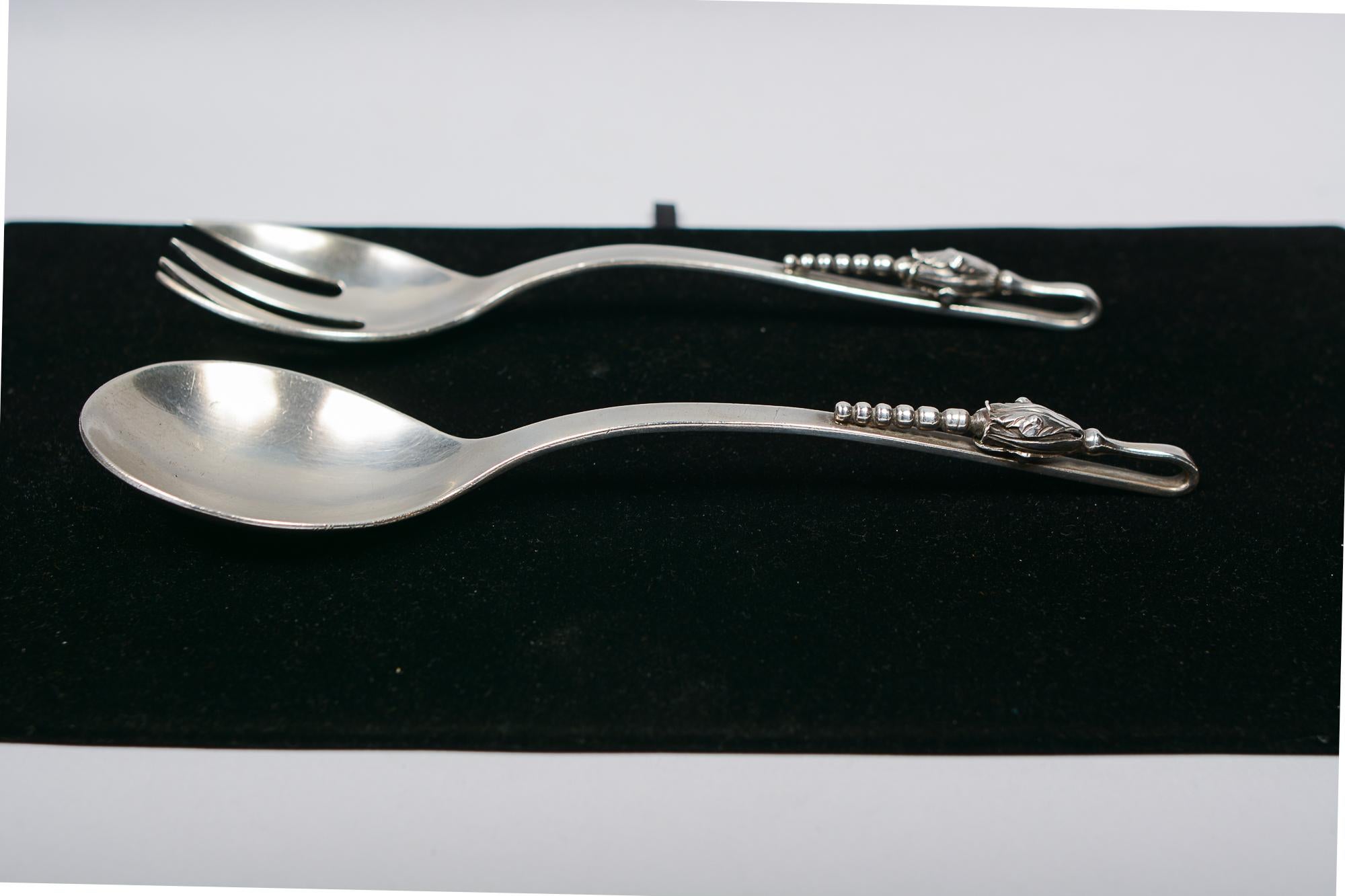 Sterling Silver Serving Fork and Spoon by Sanborns Mexico In Fair Condition For Sale In San Mateo, CA