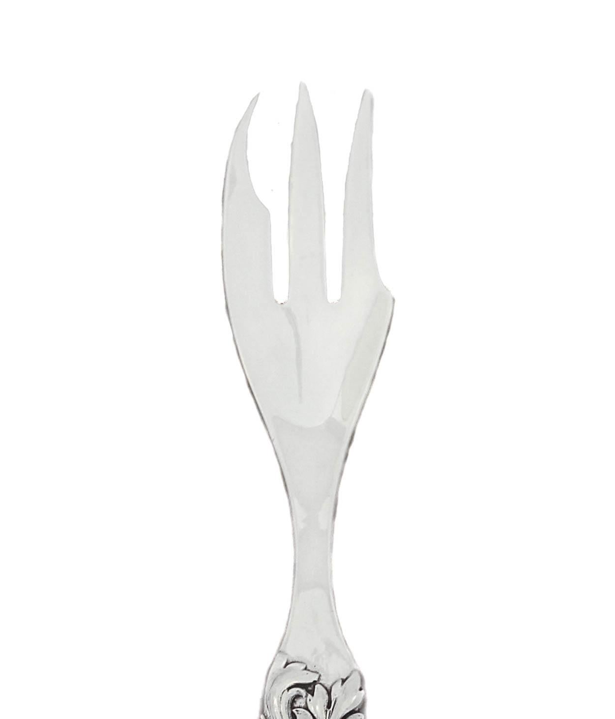 This sterling silver serving fork is a great mix between sleek and ornate. The handle has a beautiful design of flowers and leaves while the remainder is clean and modern. The extra long handle is perfect for large serving trays.
 