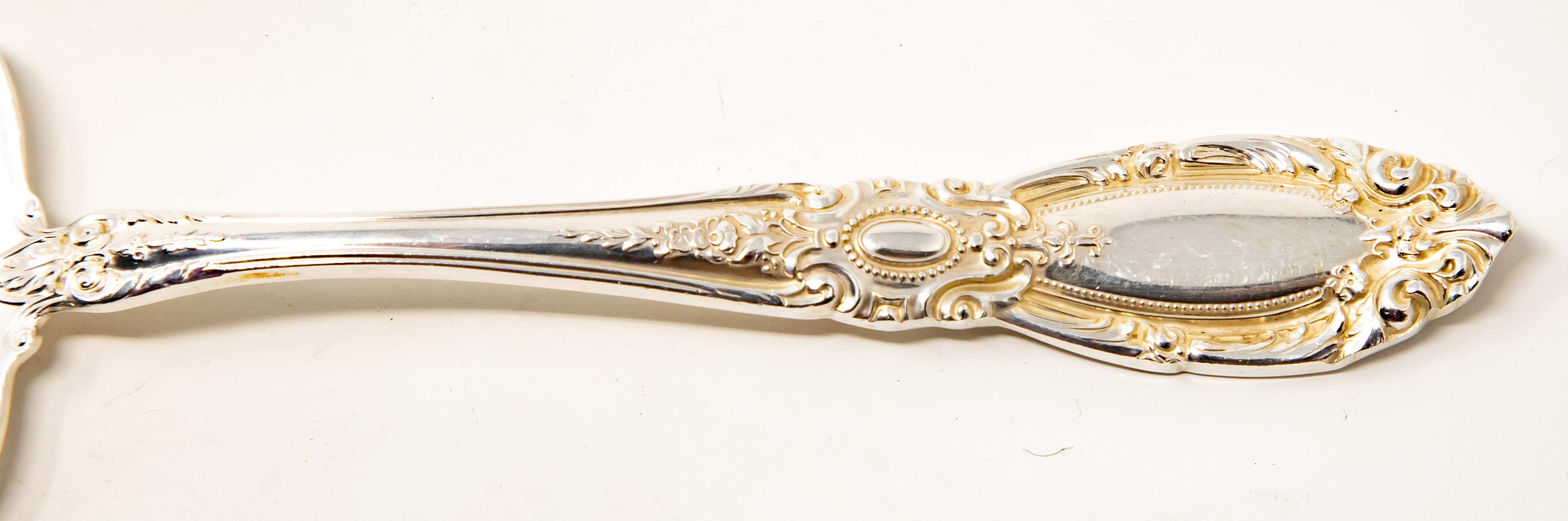 Offering this stunning Towle sterling silver serving spoon. This is the King Richard pattern. Open scrollwork grace the bowl of this spoon. The back of the handle is marked Towle Sterling.