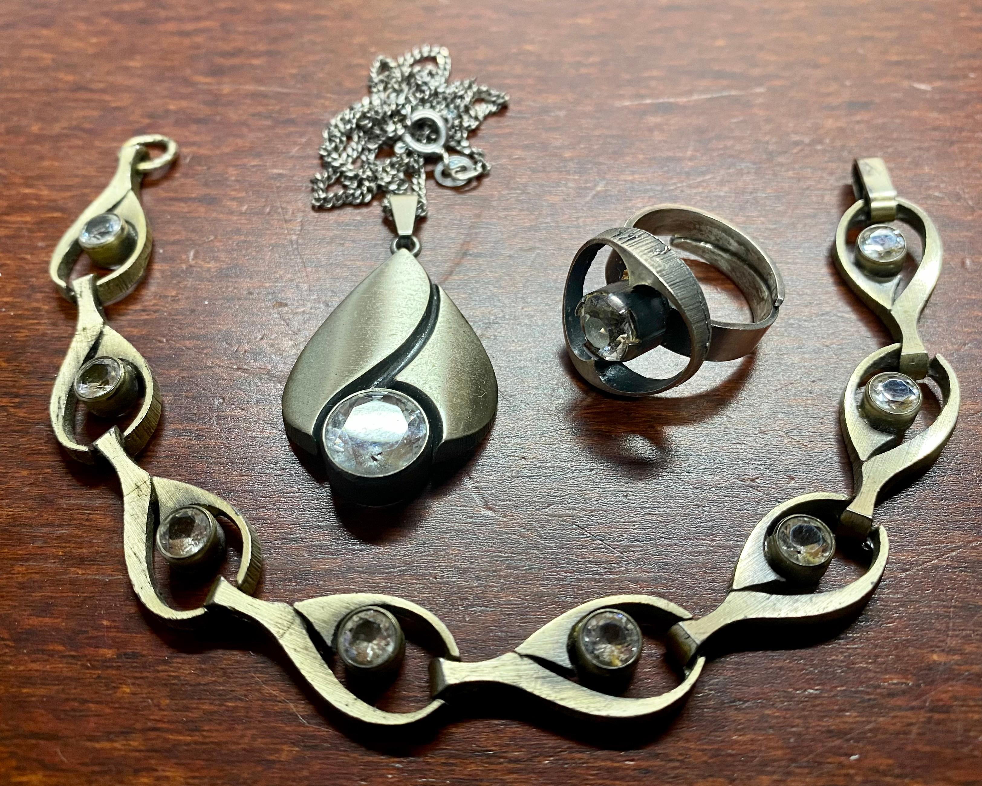 Sterling Silver Necklace, Bracelet and Ring by Karl Laine, Finland, 1970s
925H Silver
Fine set with stones
Ring size adjustable.
Now 17mm so 6.5 us ?
The bracelet is about 18.5 cm long.
Pendant height 3.4cm + loop total height about 4cm