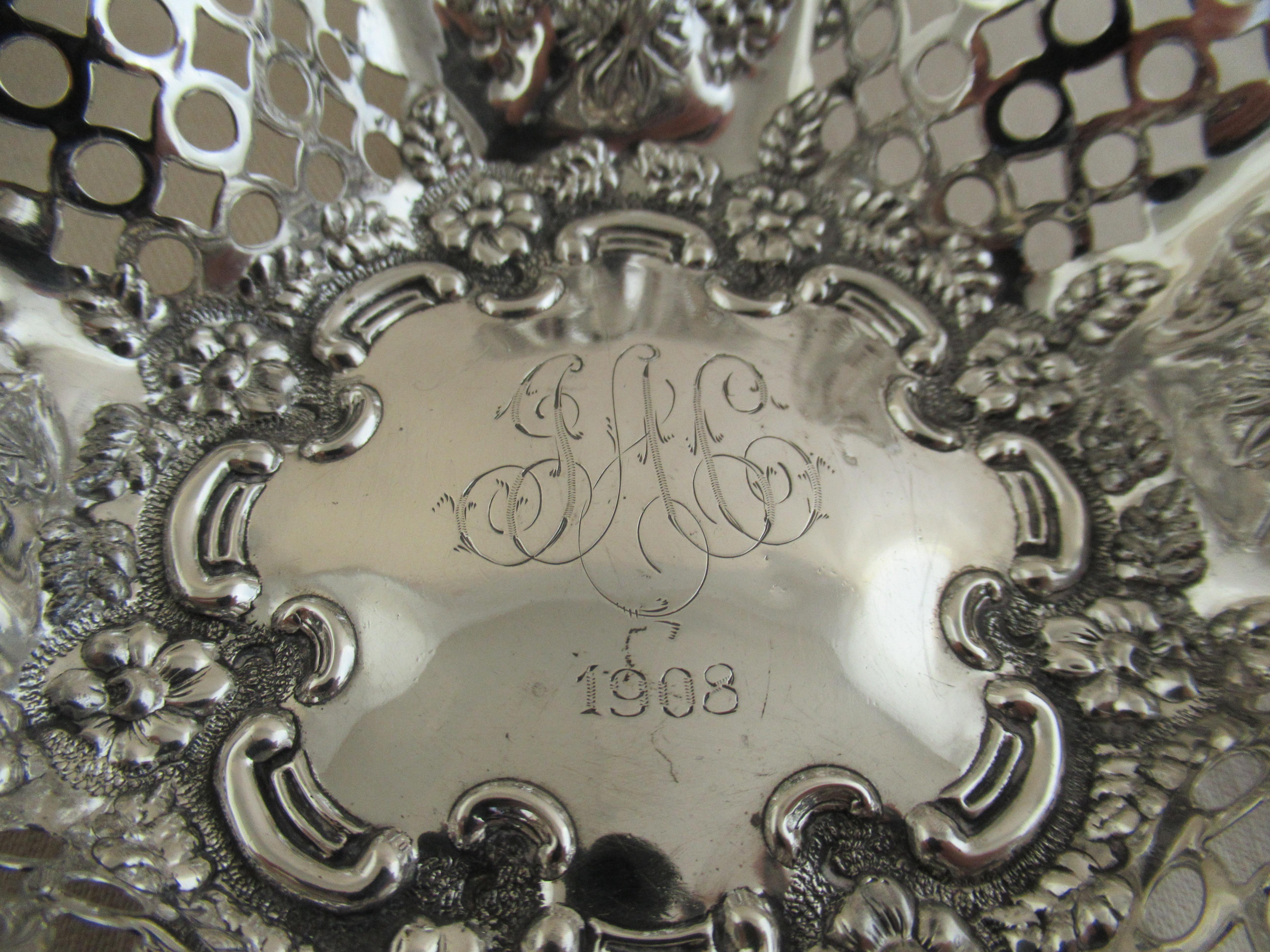 19th Century Sterling Silver, Set of 3 Sweetmeat Dishes, Hallmarked, Birmingham, 1898 For Sale