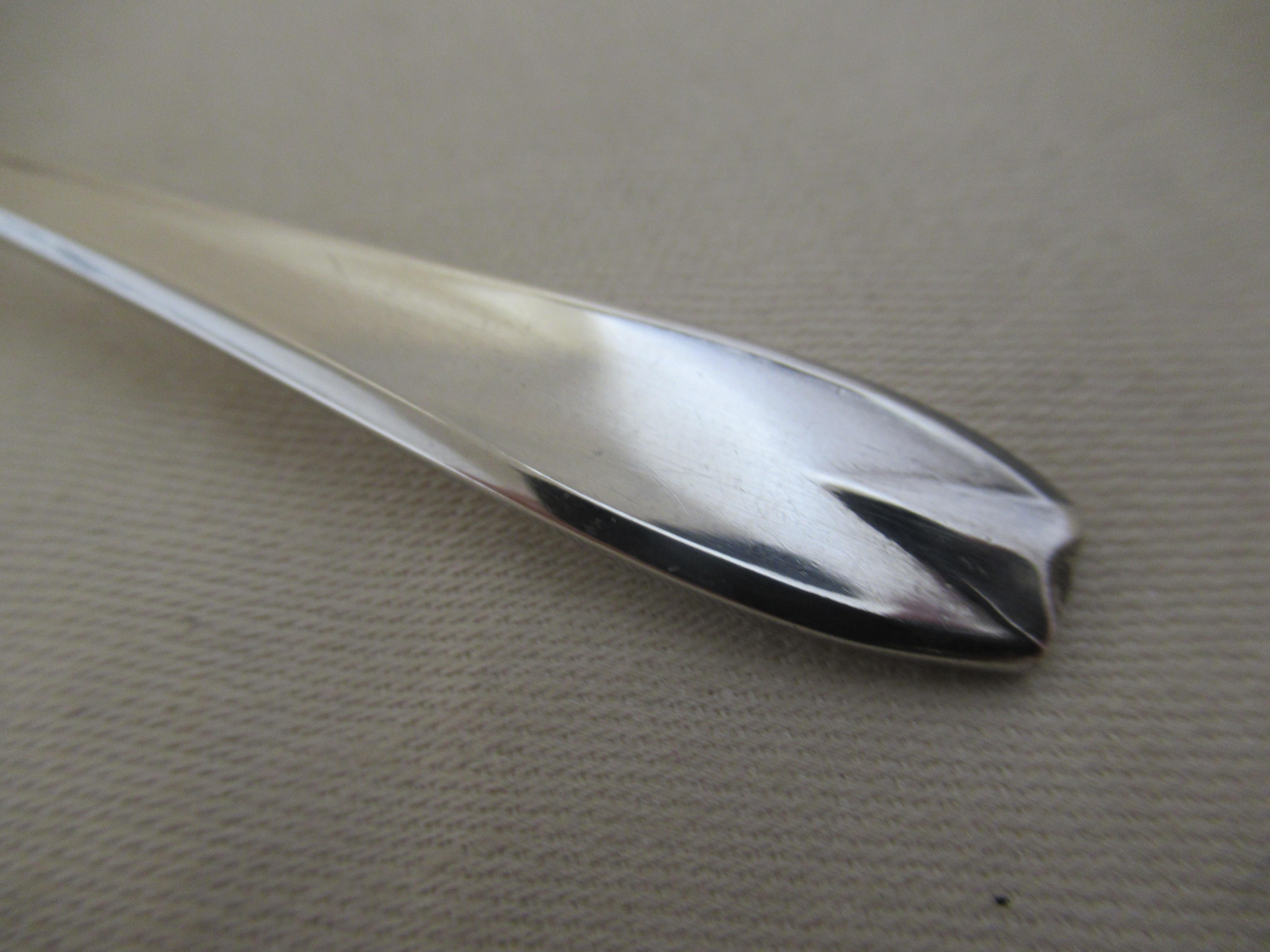 Sterling Silver Set of 6 Modern Pattern Spoons +Tongs Hallmarked:-Sheffield 1934 In Excellent Condition For Sale In York, GB