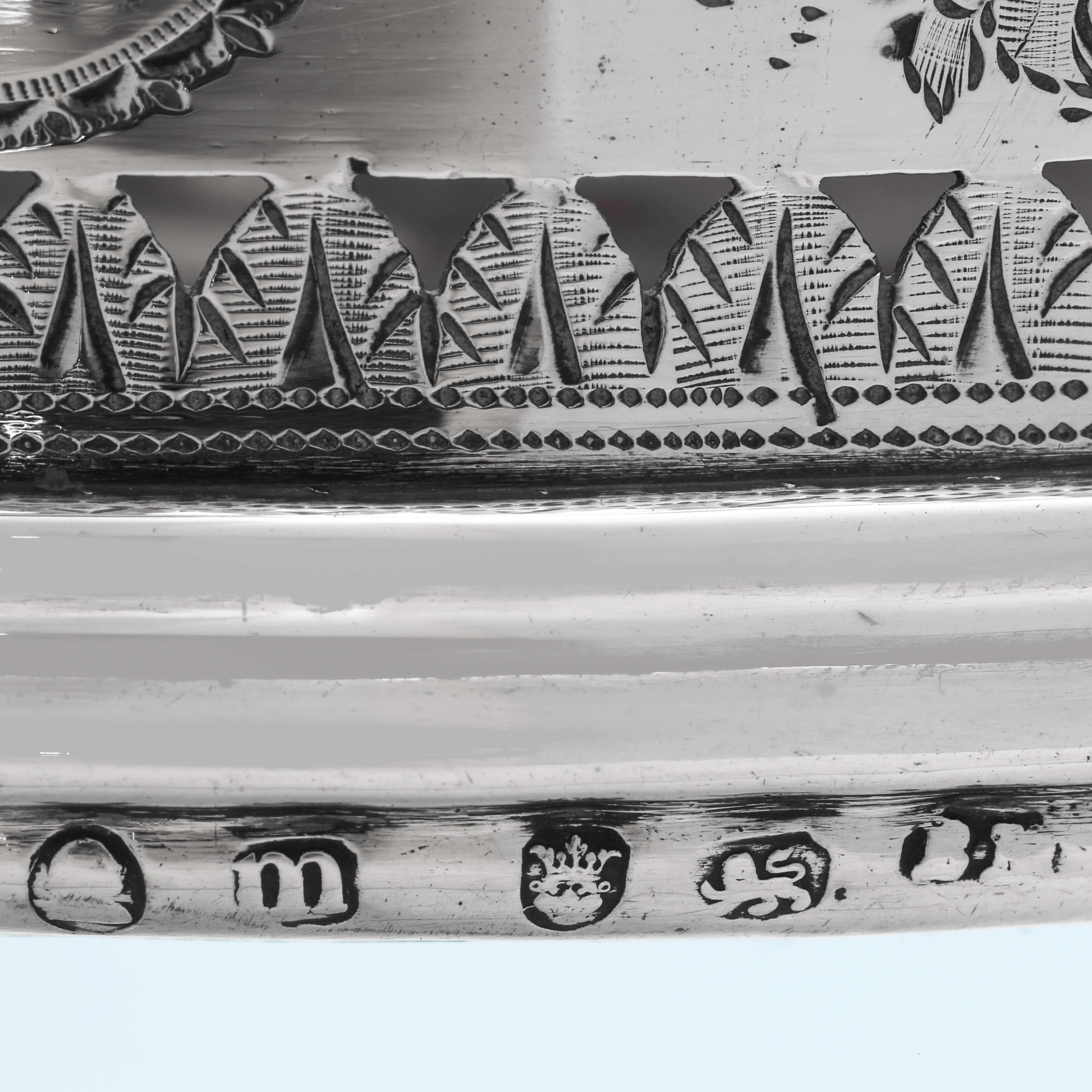 Fin du XVIIIe siècle Ensemble néoclassique de 4 sous-verres à vin en argent sterling ancien, Londres, 1787 en vente