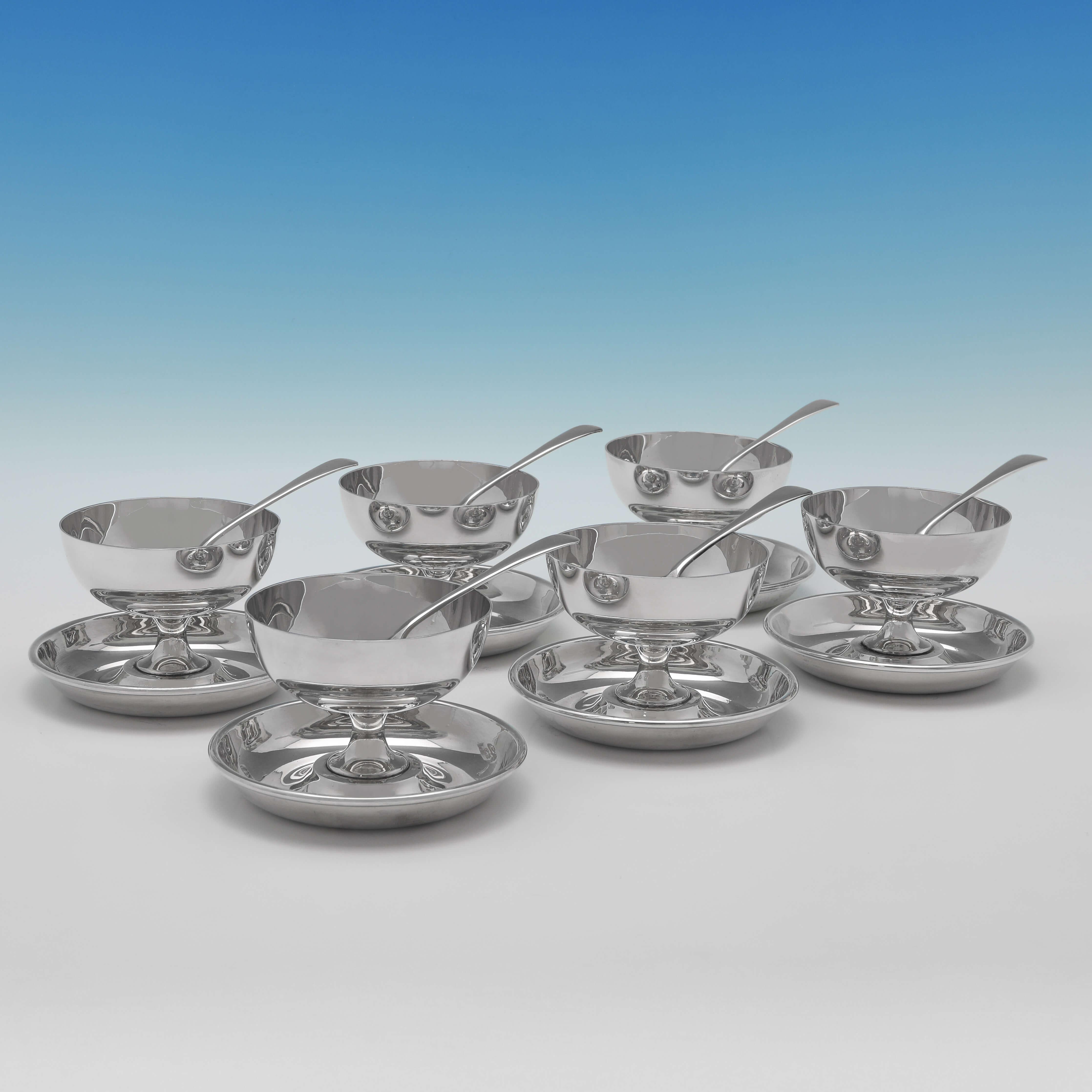 Hallmarked in Sheffield in 1927 by Walker & Hall, this very stylish set of 6, sterling silver grapefruit bowls & spoons, are presented in their original box, and are in the Art Deco taste. Each bowl measures 3