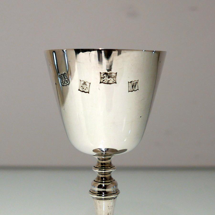 Sterling Silver Set Twelve Wine Goblets Birminghm 1971/72 Barker Ellis Silver Co In Good Condition For Sale In 53-64 Chancery Lane, London