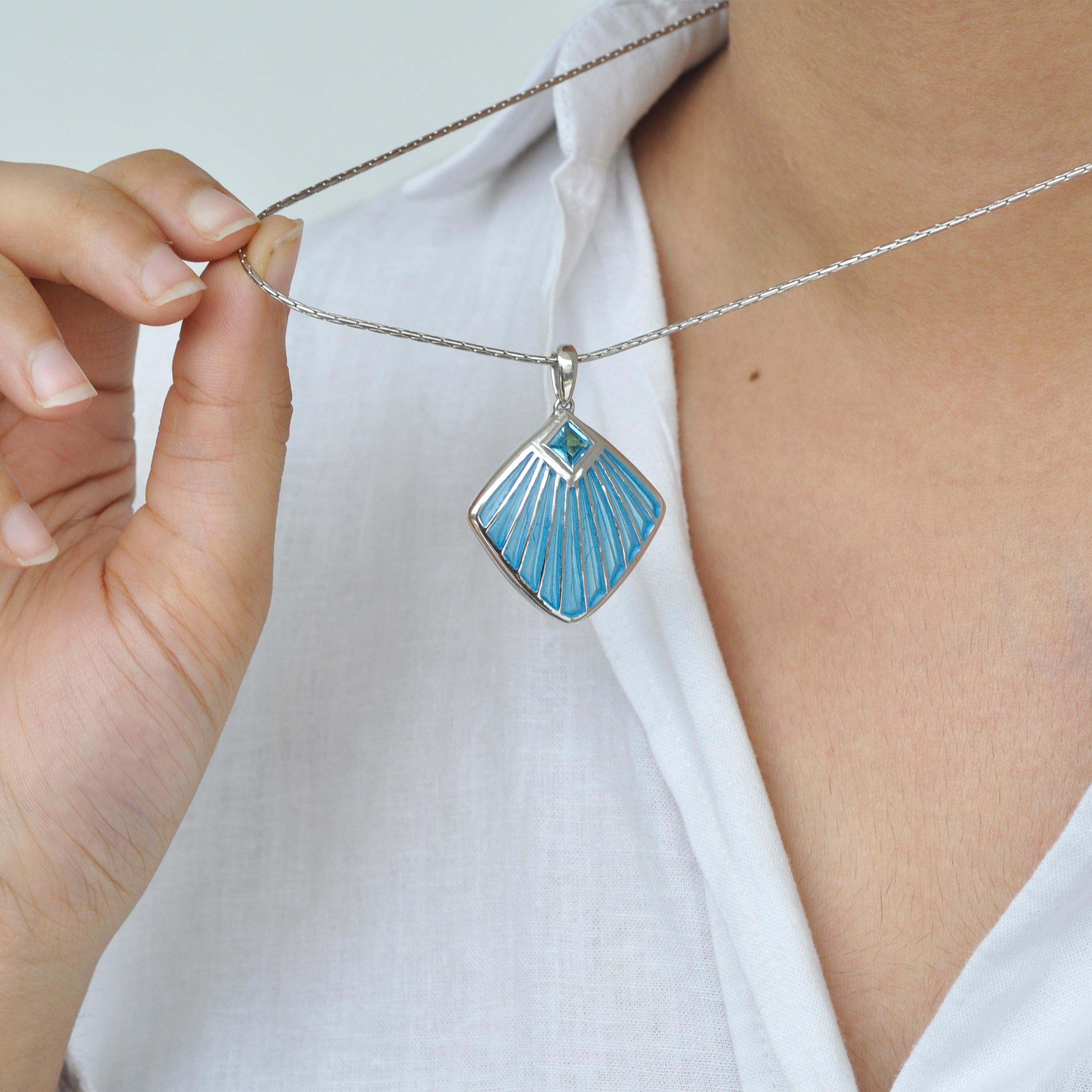 Halskette mit Plique-à-Jour-Emaille-Anhänger, Muschelblau, aus Sterlingsilber im Zustand „Neu“ in Jaipur, Rajasthan