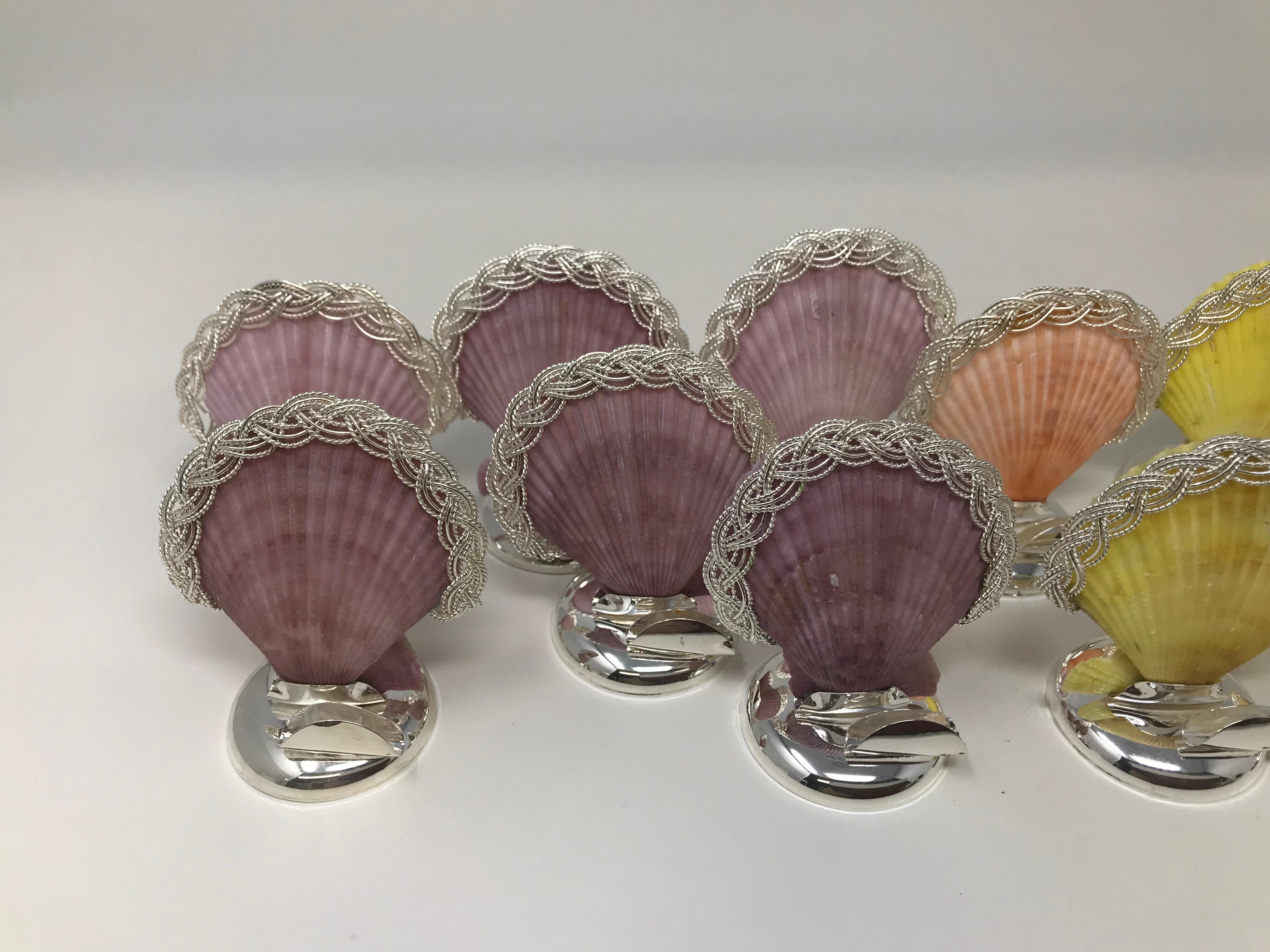 Set  di 12 portacarte in argento e conchiglia, multicolore, realizzati a Firenze, timbrati sul retro, misurano circa 2 1/2