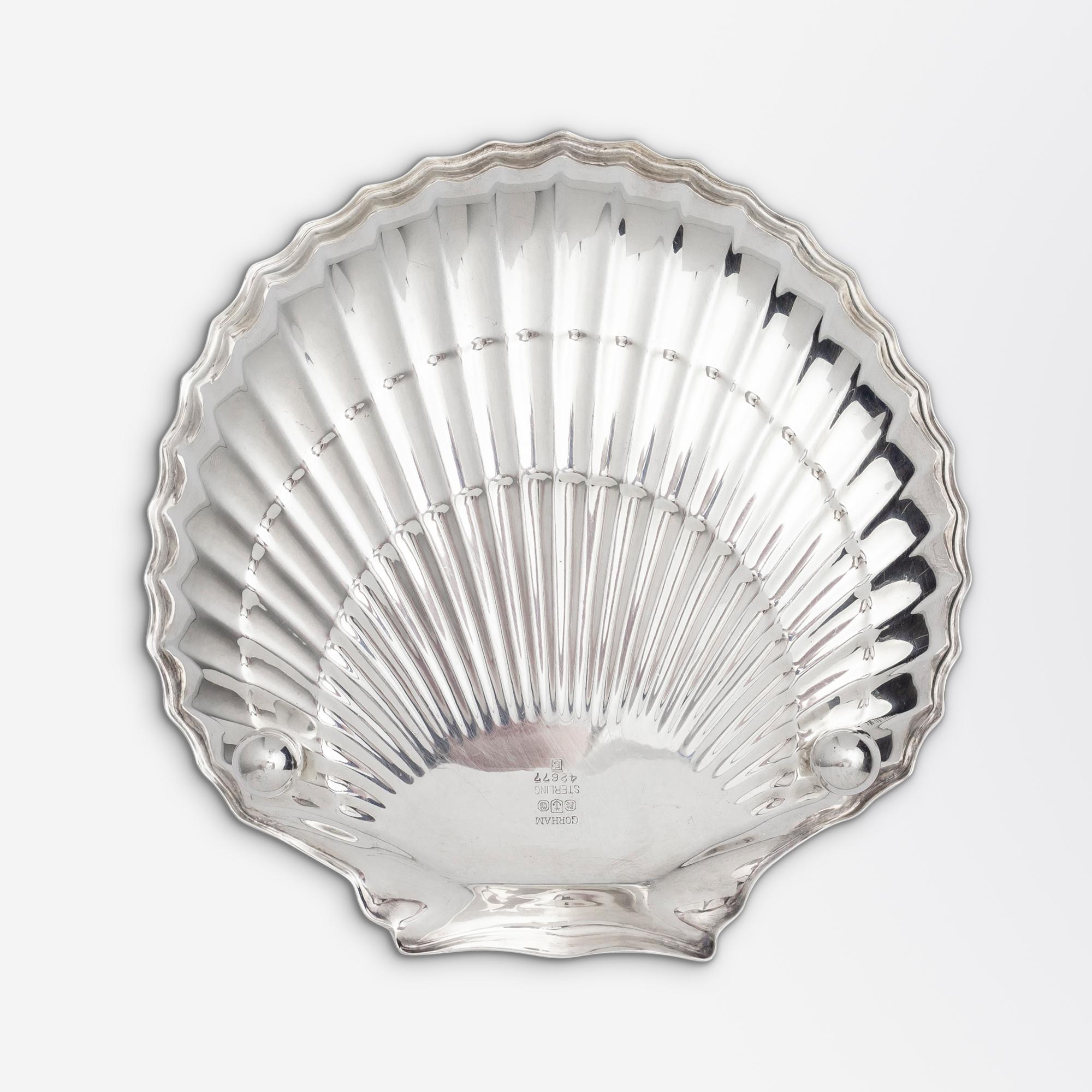 A sterling silver, scallop shell form bon-bon dish with ball feet by Gorham silversmiths. This beautifully rendered dish was manufactured in 1945 according to the date mark on the rear and was produced in Rhode Island in the United States. The