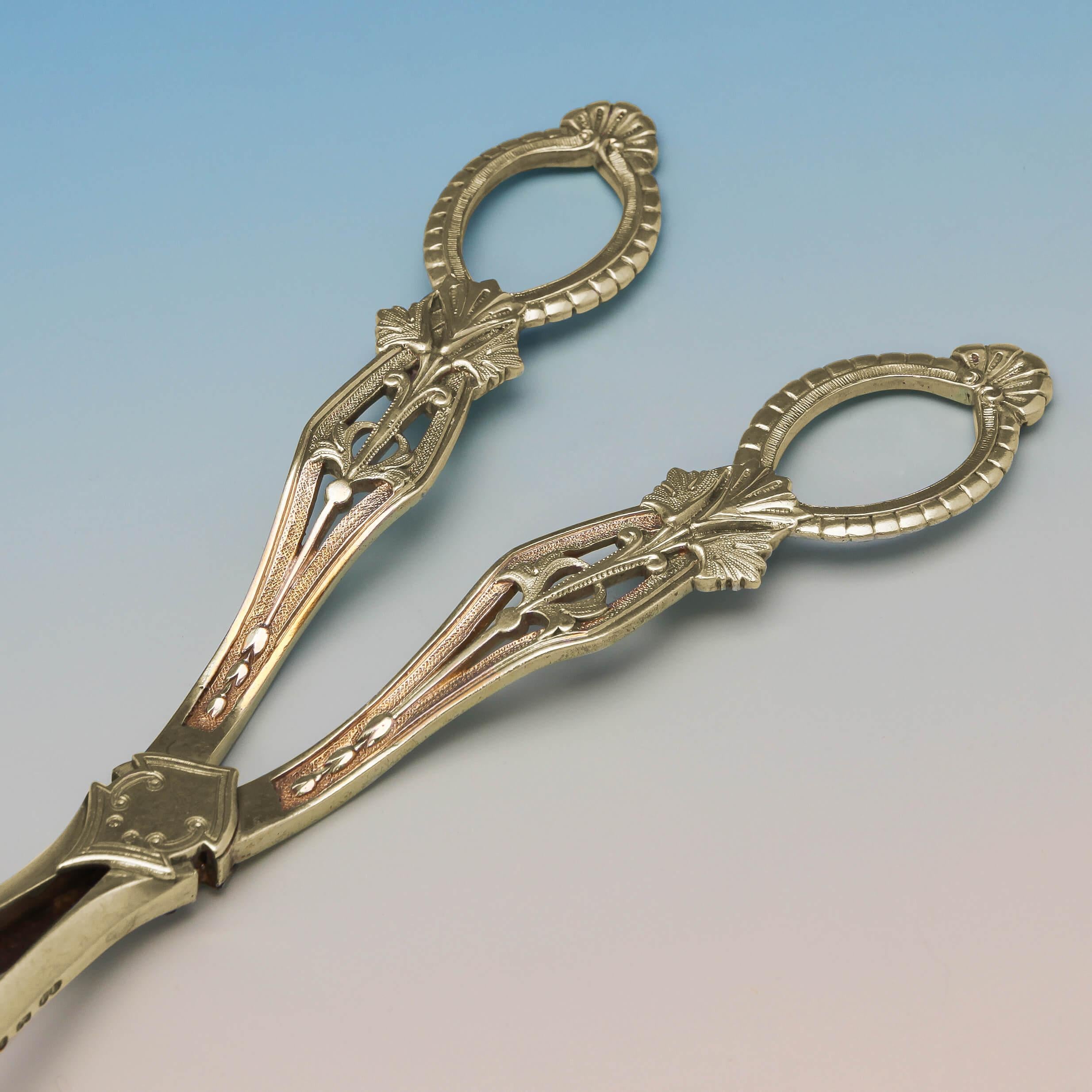 Tijeras de uvas decorativas victorianas antiguas de plata de ley dorada de 1876 Victoriano en venta