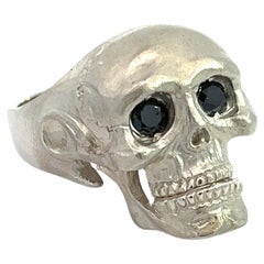 Anillo de hombre con calavera de plata de ley 0,50 ctw de diamantes negros 9,75