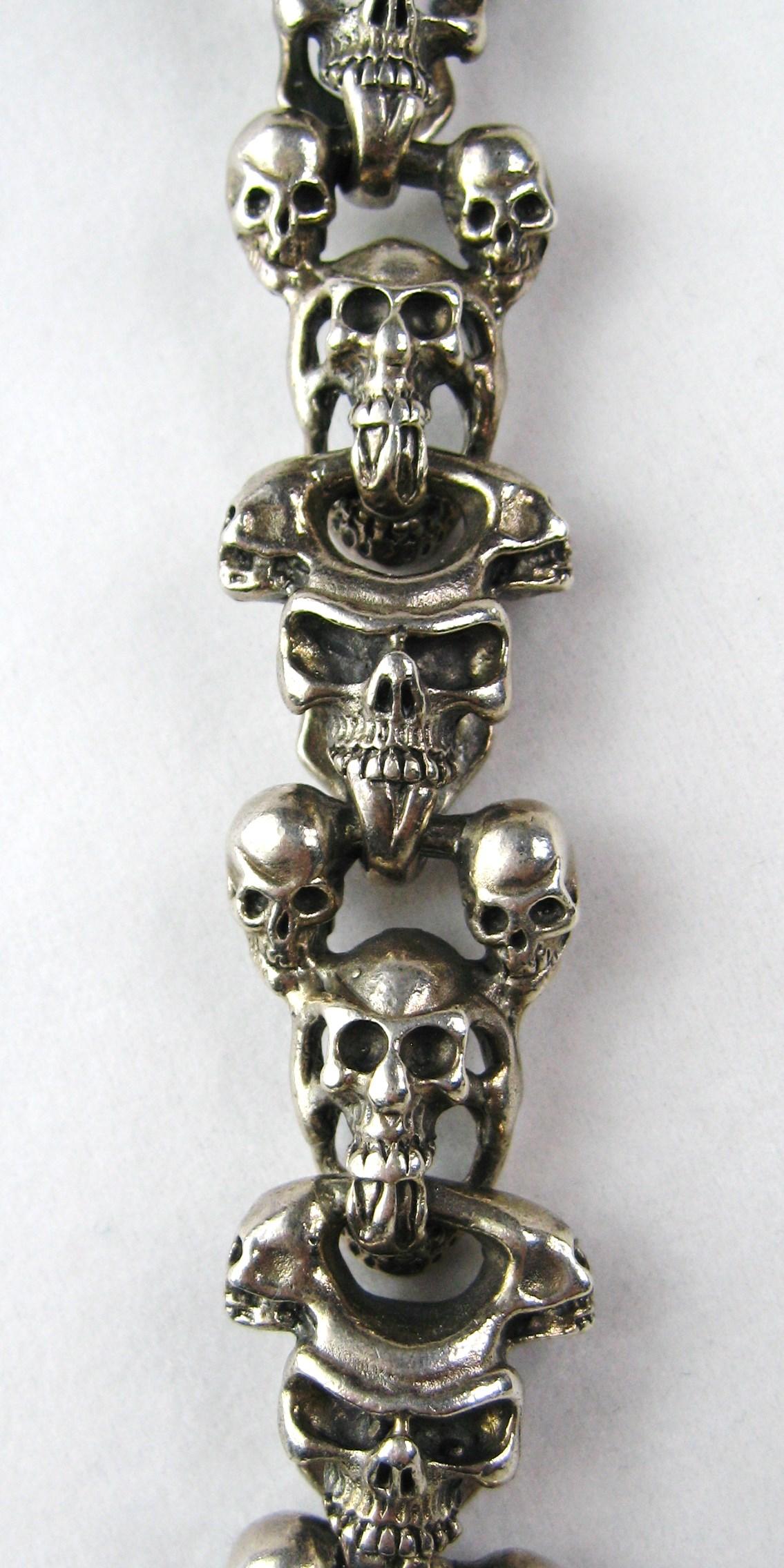 Set di collana e bracciale con teschio in argento Sterling Articolato in vendita 1