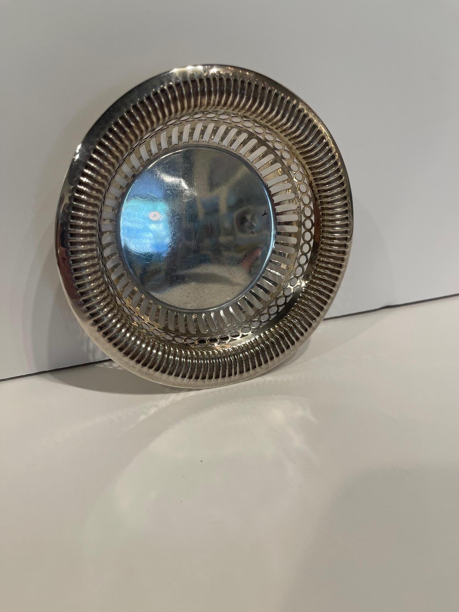XX secolo Cestino in argento Sterling Bonbon Piccolo traforato, metà del 20° secolo in vendita