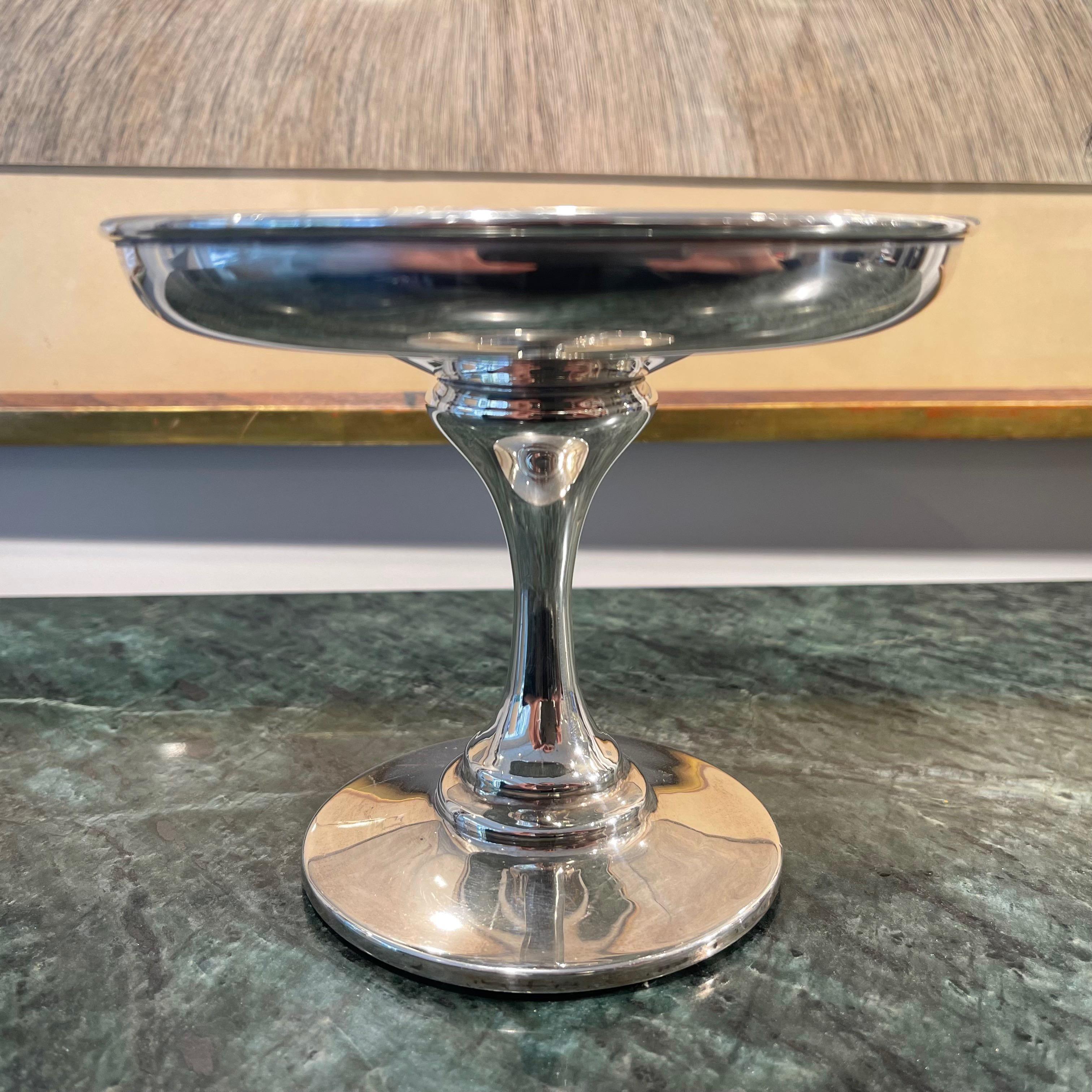 A medium-sized, solid sterling silver centrepiece stand with an elegant pedestal base that upholds an unembellished, rimmed bowl. Made by the family company of Charles Iles in Birmingham in 1921, the overall effect is a simple, classical form for a