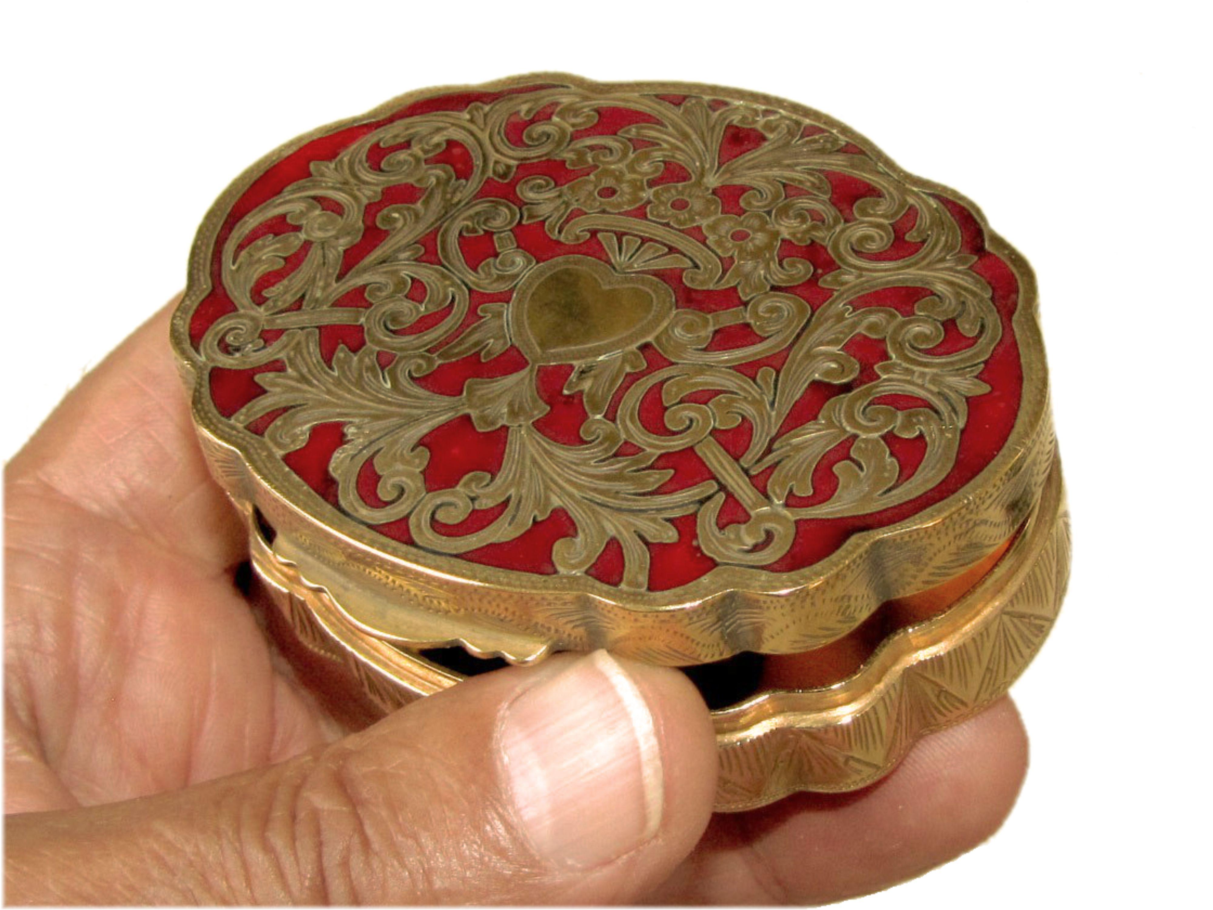 Italian Sterling Silver Snuff Box Gold Plated Hand Engraved Salimbeni For Sale