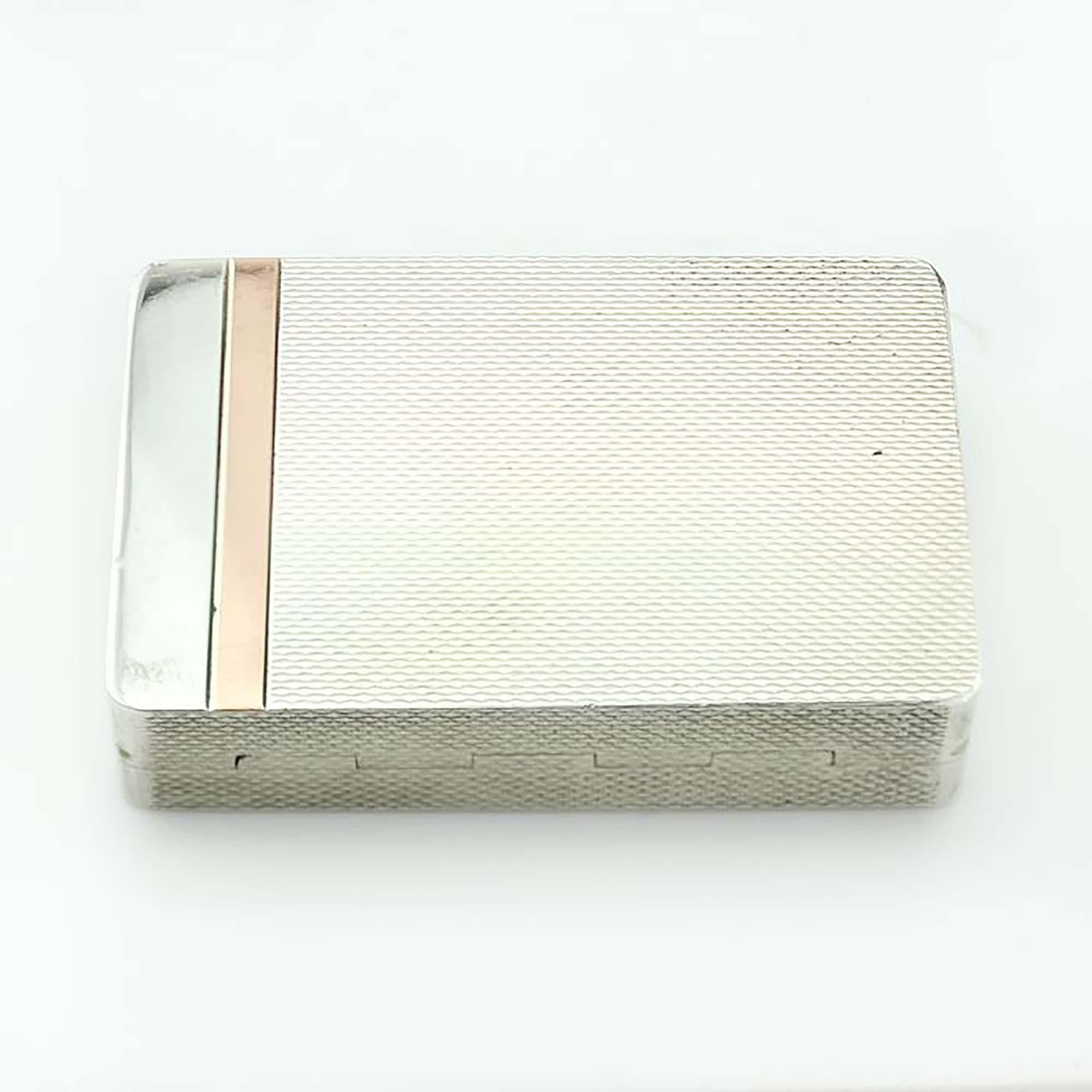 Contemporary Sterling Silver Snuff Box with Gold Metal Strip on the Base For Sale