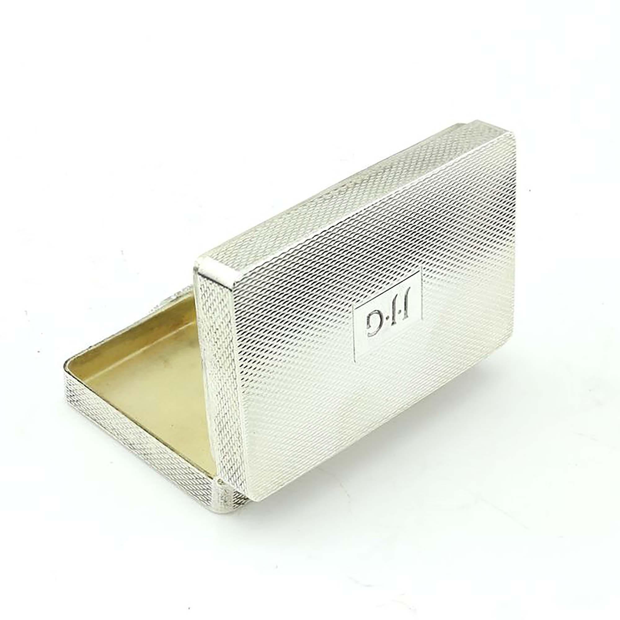 Sterling Silver Snuff Box with Gold Metal Strip on the Base For Sale 1