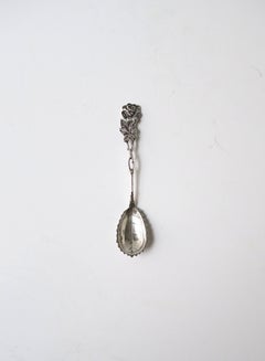 Cuillère en argent massif, motif botanique représentant une rose, style victorien, fin du XIXe siècle
