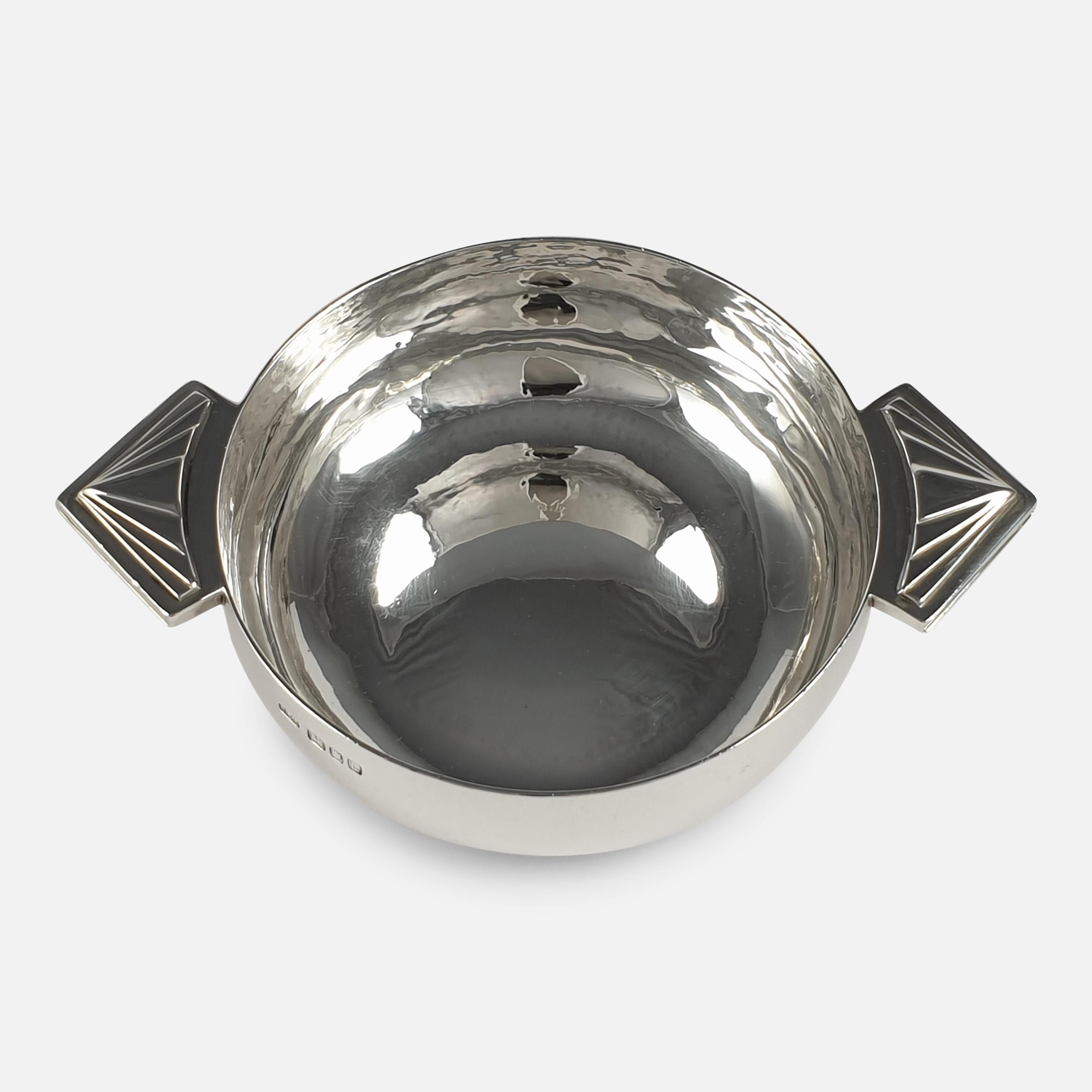 Mid-20th Century Sterling Silver Spot-Hammered Quaich, R.E. Stone, London, 1946 For Sale