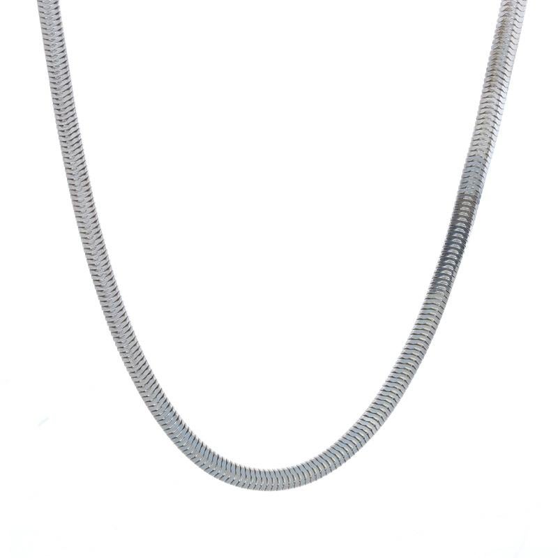 Metallgehalt: Sterling Silber

Kette Stil: Quadratische Schlange
Halskette Stil: Kette
Verschluss-Typ: Federring-Verschluss

Messungen

Länge: 30