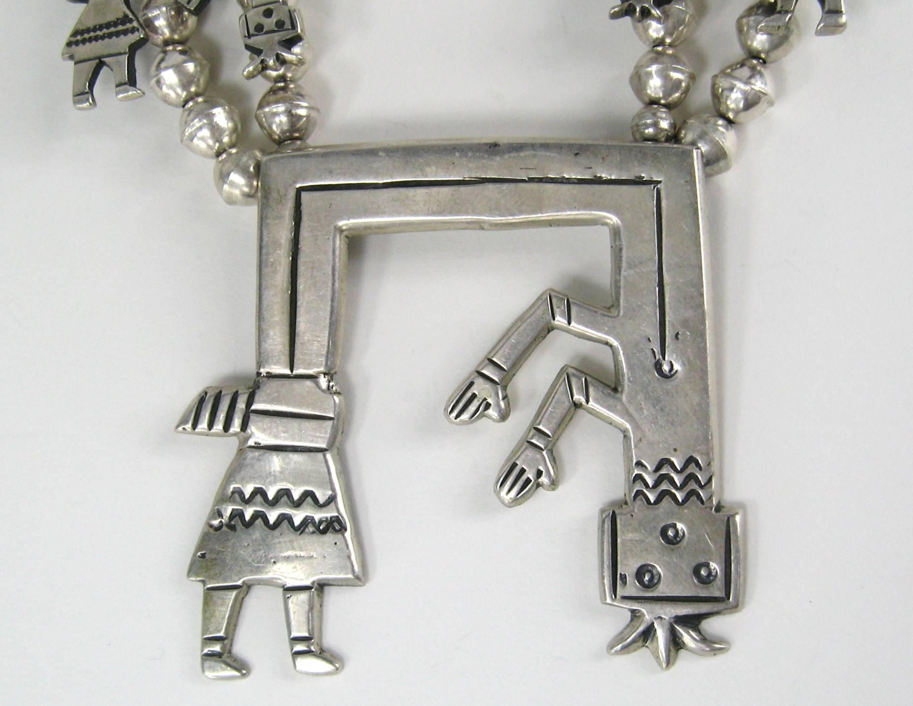 Yei-Schalenhalskette aus Sterlingsilber, Hopi, Indigene Kunst Nord- und Südamerikas, Sandguss  (Indigene Kunst (Nord-/Südamerika)) im Angebot